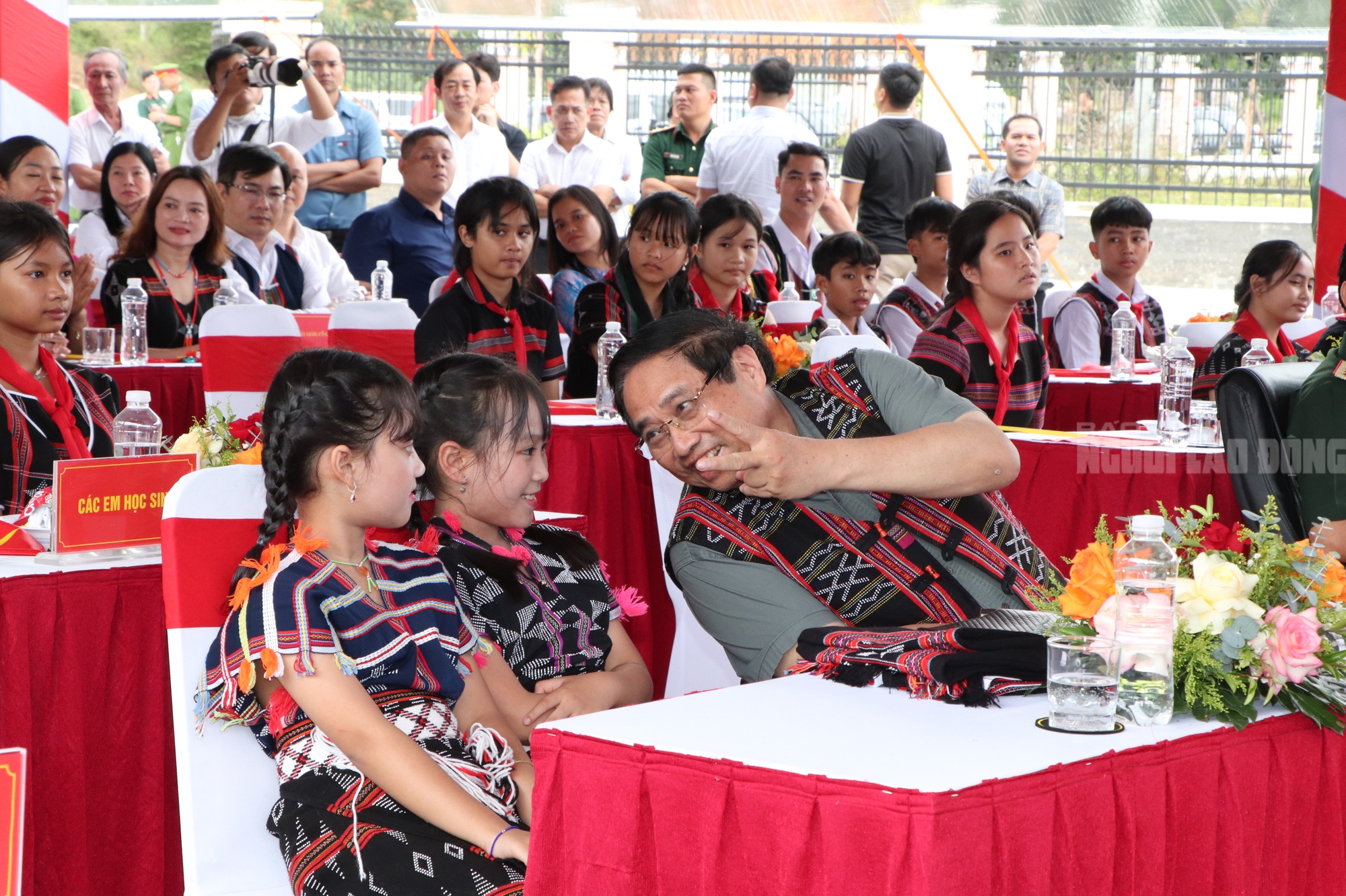 Thủ tướng Phạm Minh Chính khởi công trường học mới ở biên giới Đà Nẵng - Ảnh 13. Thủ tướng Phạm Minh Chính khởi công trường học mới ở biên giới Đà Nẵng - Ảnh 13.