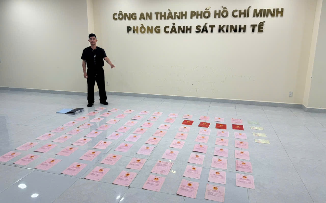 Ca sĩ Lương Bằng Quang bối rối khi mở két sắt của Ngân 98 - Ảnh 5.