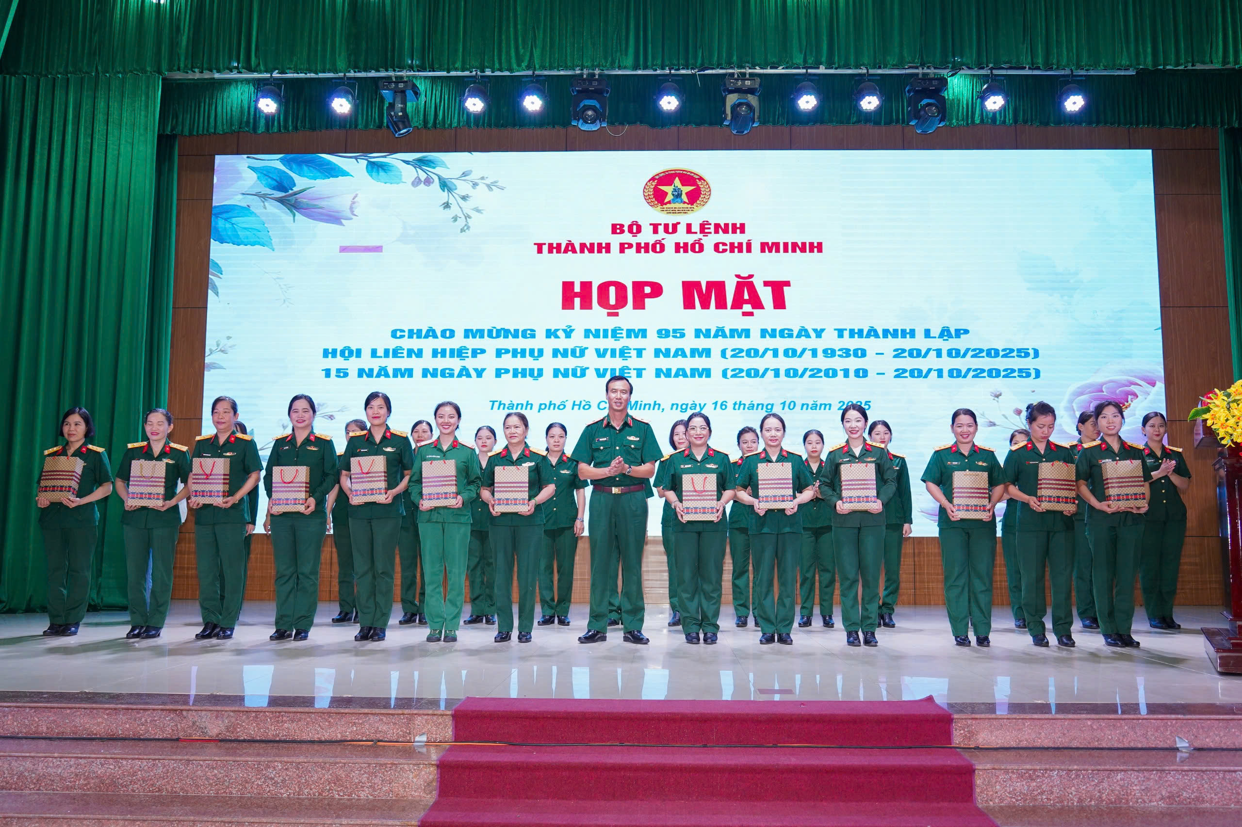 Nhiều hoạt động ý nghĩa của Bộ Tư lệnh TP HCM chào mừng Ngày Phụ nữ Việt Nam - Ảnh 8.
