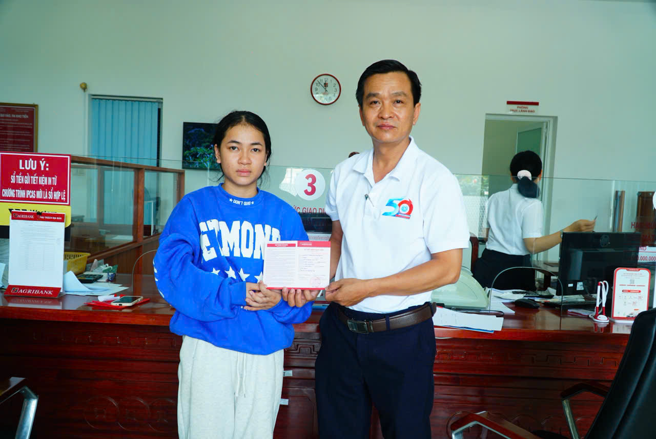 Gần 152 triệu đồng của bạn đọc giúp đỡ 5 chị em mồ côi ở Đồng Tháp - Ảnh 4.