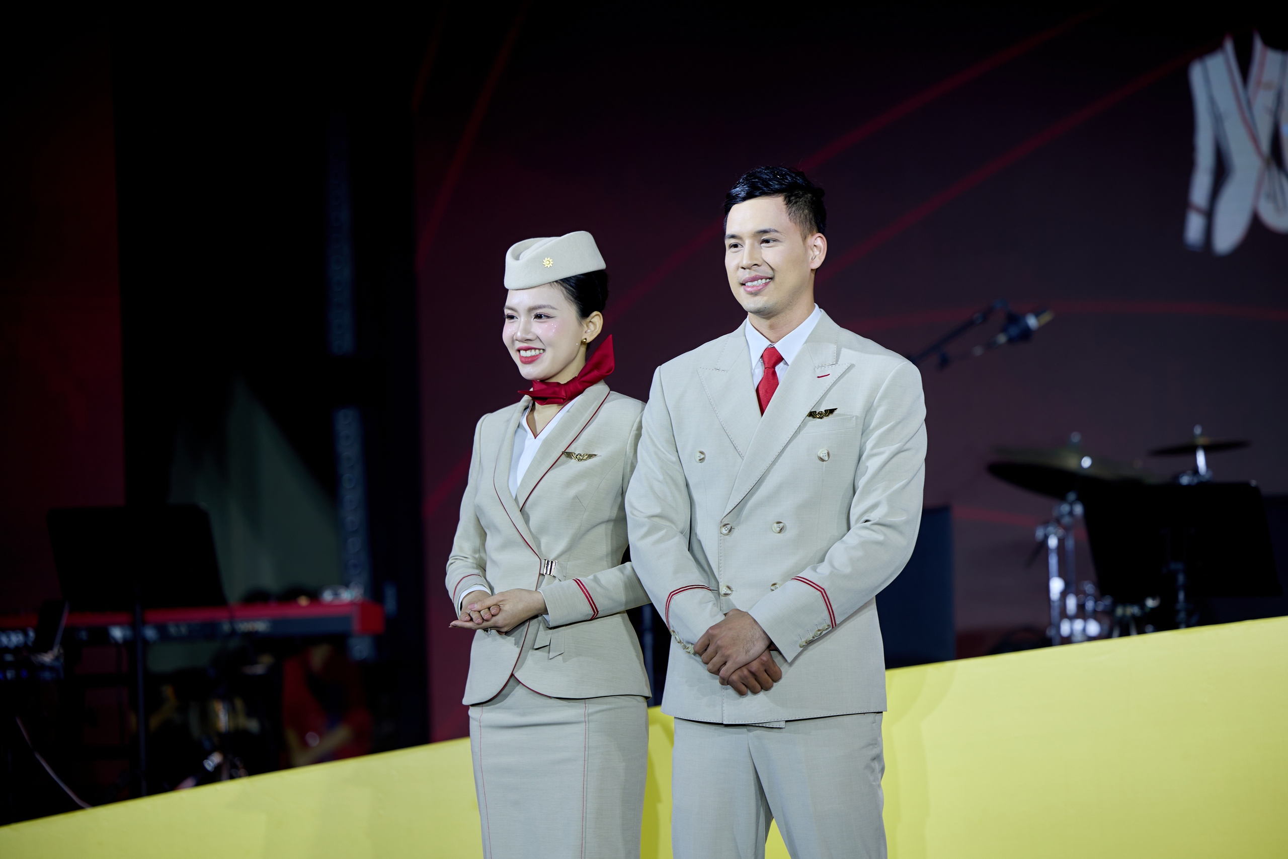 "Soi" đồng phục tiếp viên, phi công Sun PhuQuoc Airways - Ảnh 5.
