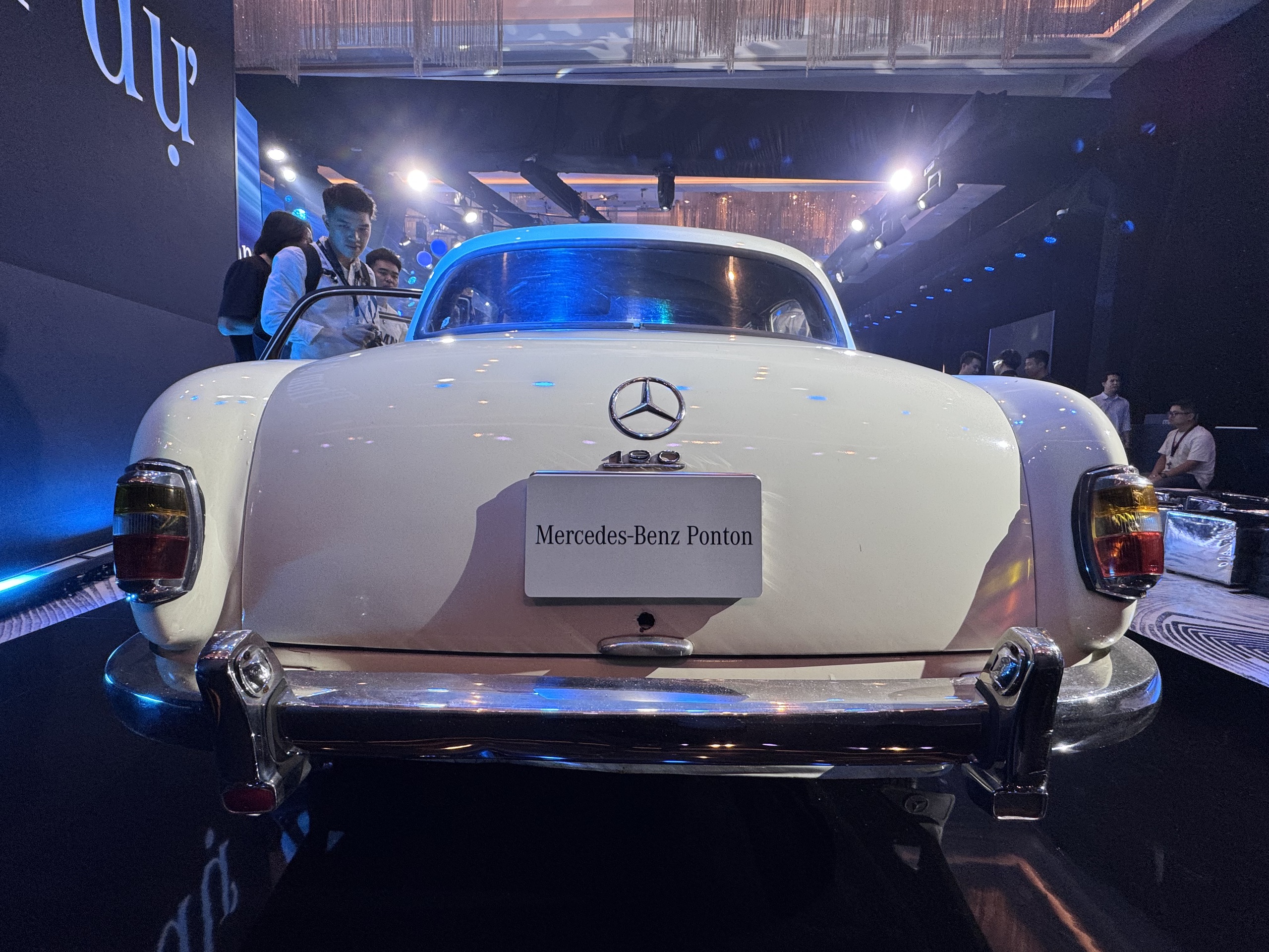 Ngắm dàn xe cổ Mercedes - Benz tại sự kiện E - Class mới nhất - Ảnh 2. Ngắm dàn xe cổ Mercedes - Benz tại sự kiện E - Class mới nhất - Ảnh 2.