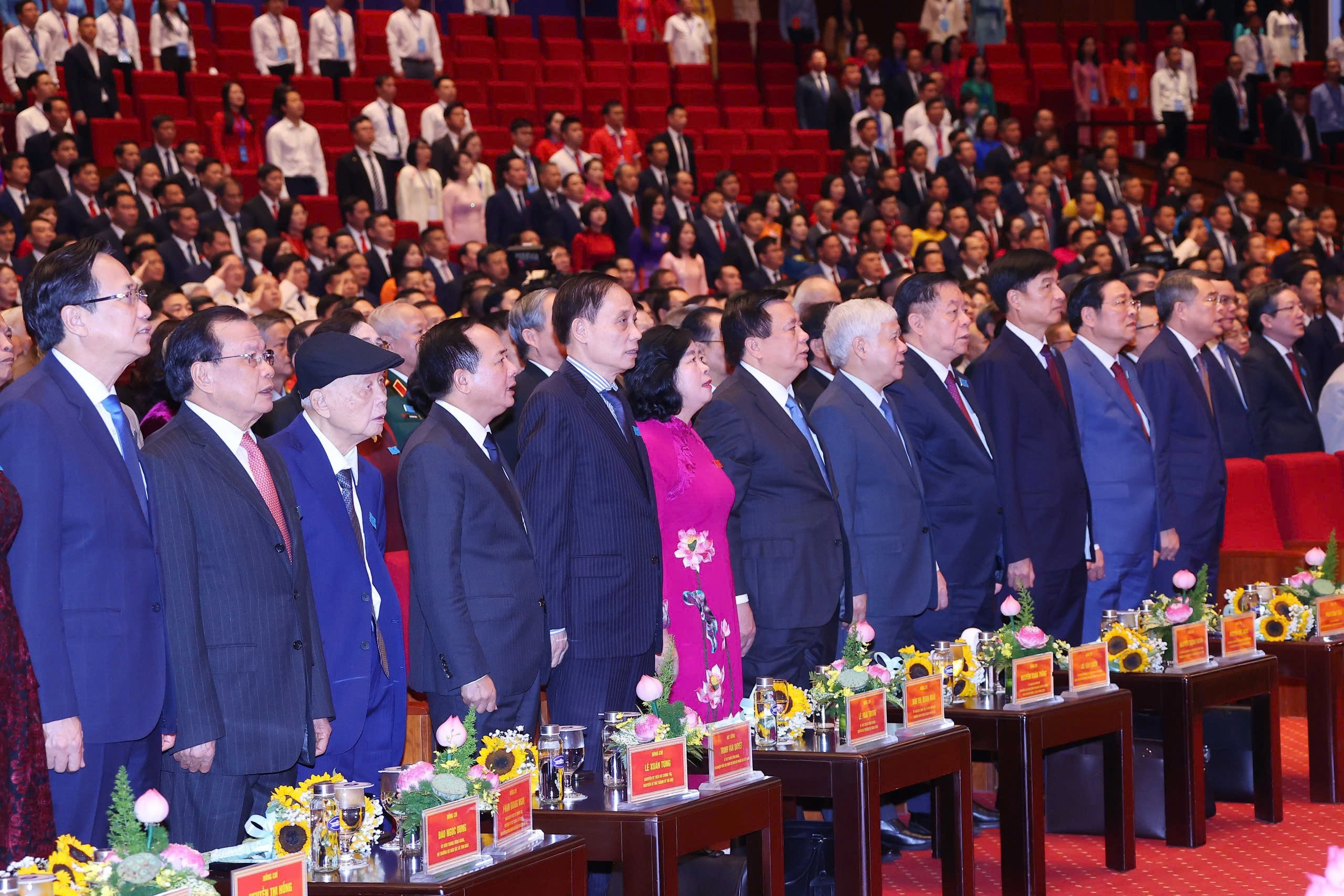 Vượt qua thử thách, kiến tạo tương lai - Ảnh 2. Vượt qua thử thách, kiến tạo tương lai - Ảnh 2.