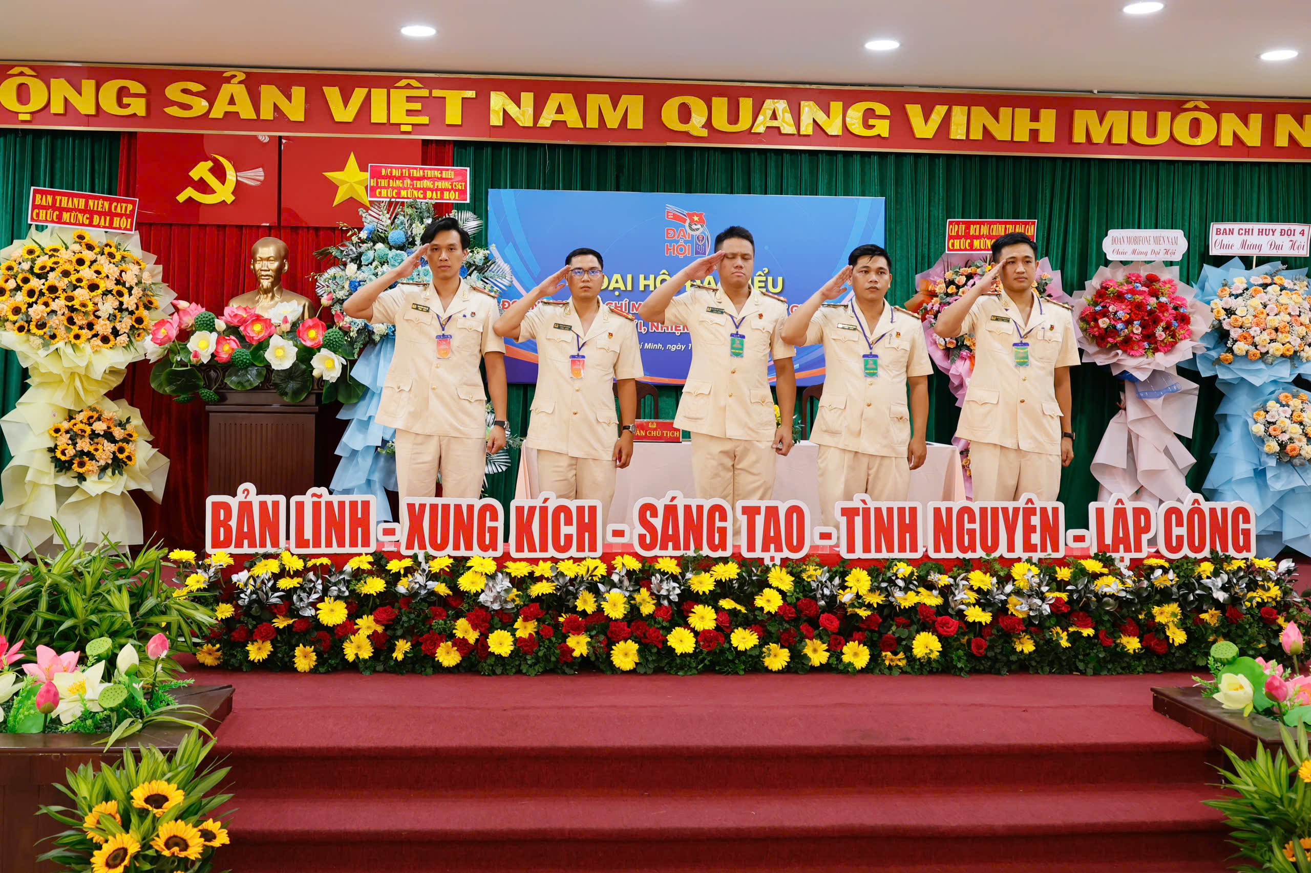 Tuổi trẻ Phòng CSGT TP HCM xung kích trong chuyển đổi số và bảo đảm trật tự an toàn giao thông - Ảnh 10.