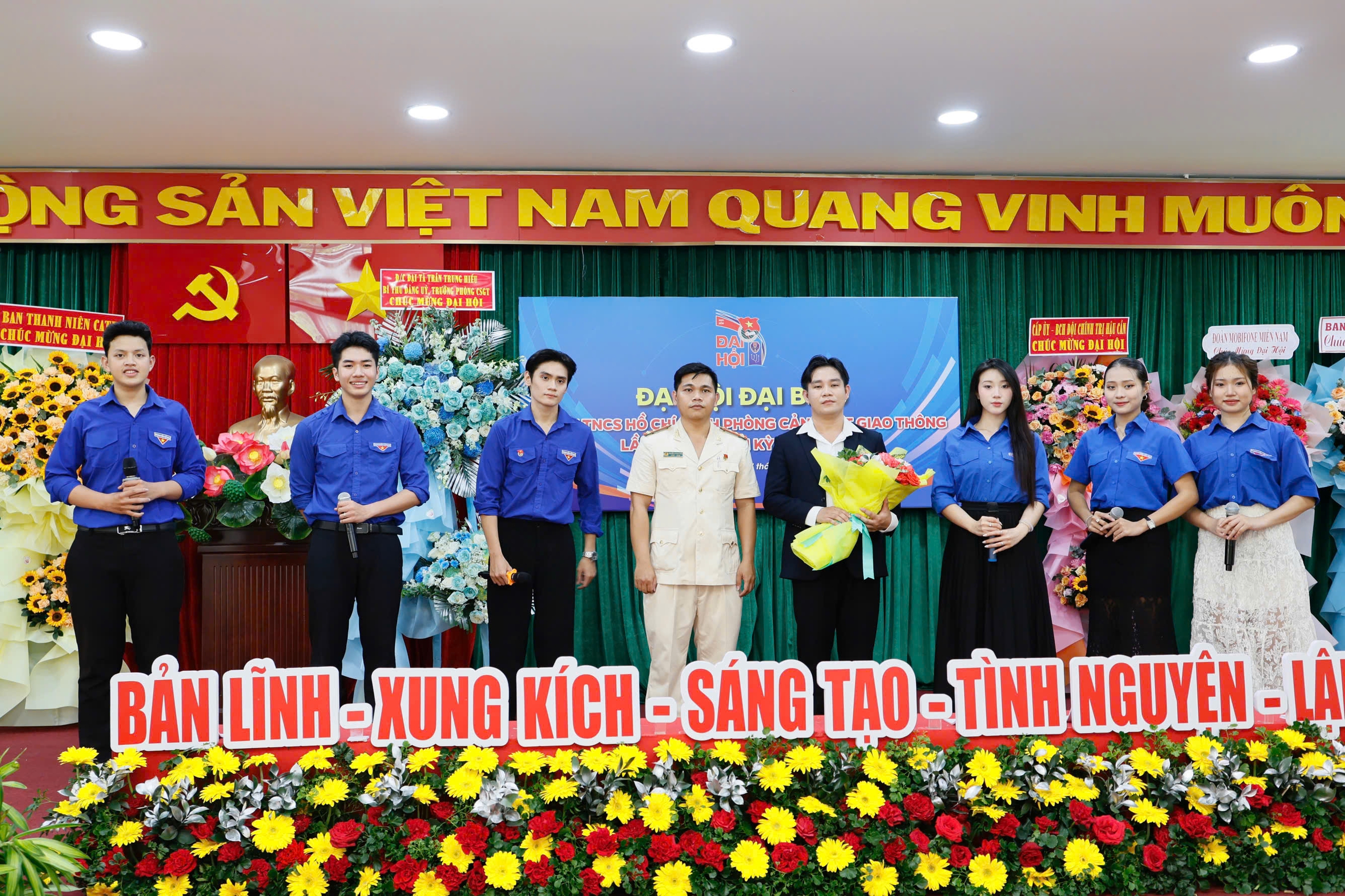 Tuổi trẻ Phòng CSGT TP HCM xung kích trong chuyển đổi số và bảo đảm trật tự an toàn giao thông - Ảnh 9.