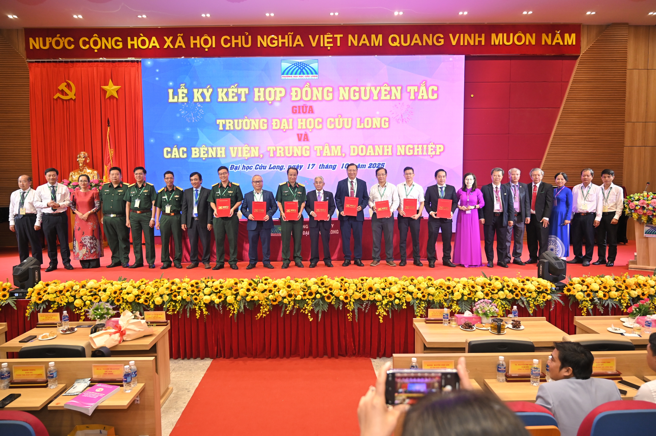 500 nhà khoa học và 2.000 đại biểu tham dự hội thảo khoa học do Trường ĐH Cửu Long tổ chức - Ảnh 9.