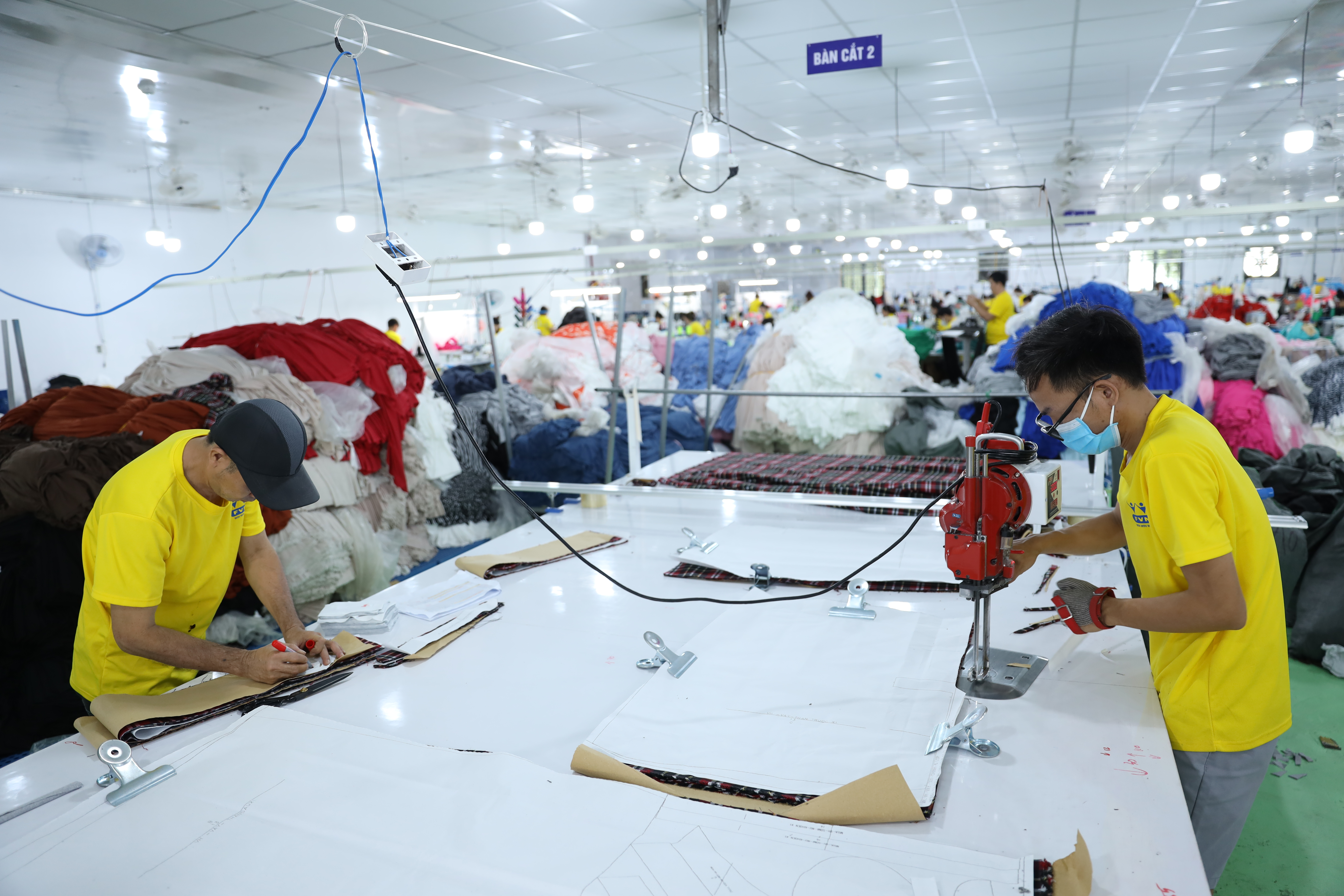 Dệt may Việt Nam chuyển mình từ gia công thành thương hiệu tự thiết kế - Ảnh 1. Dệt may Việt Nam chuyển mình từ gia công thành thương hiệu tự thiết kế - Ảnh 1.