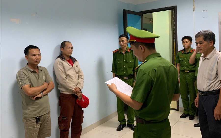 Gia Lai: Xe kh&aacute;ch 16 chỗ tạt đầu, chặn xe đối diện tr&ecirc;n Quốc lộ 14C - Ảnh 2.