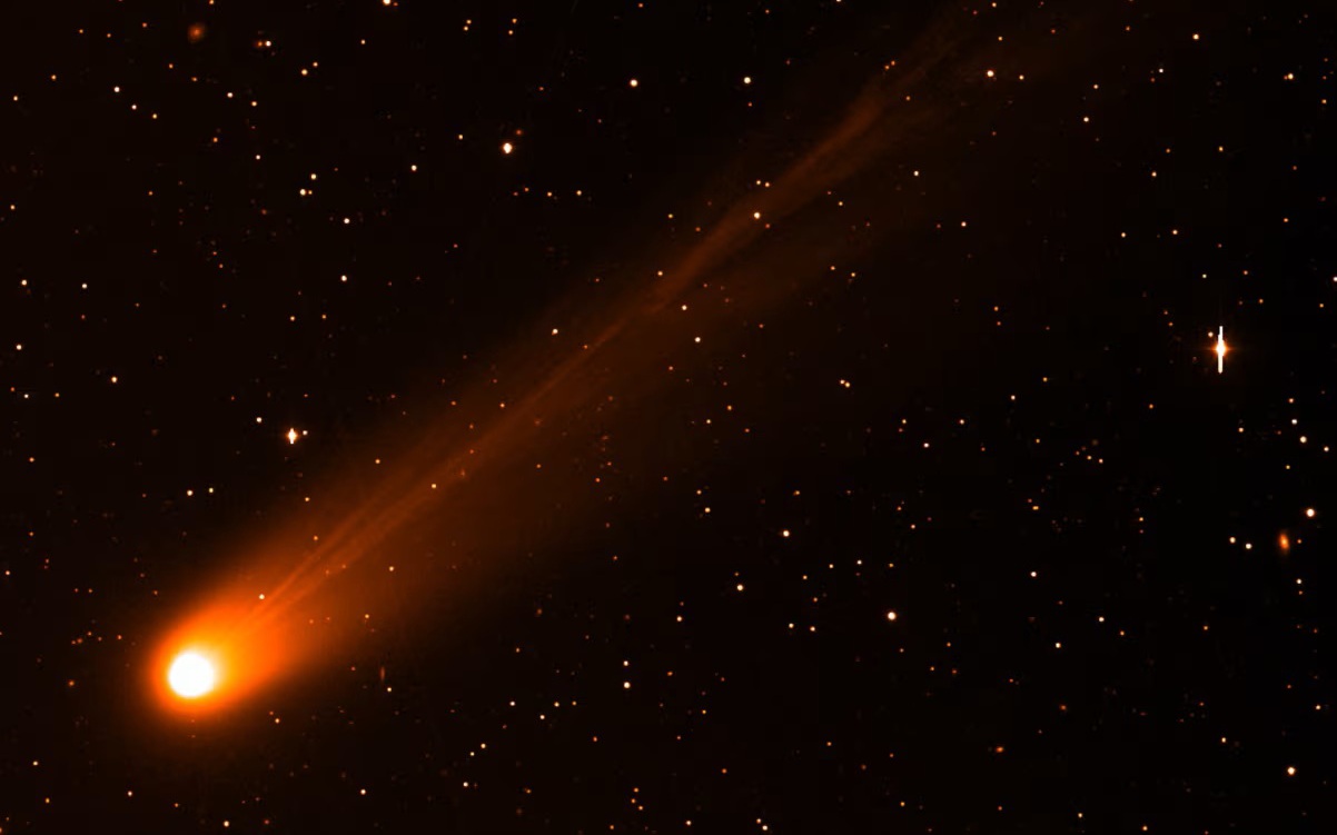 Giải mã “quả cầu lửa bí ẩn” lướt qua bầu trời thủ đô Nga - Ảnh 2.