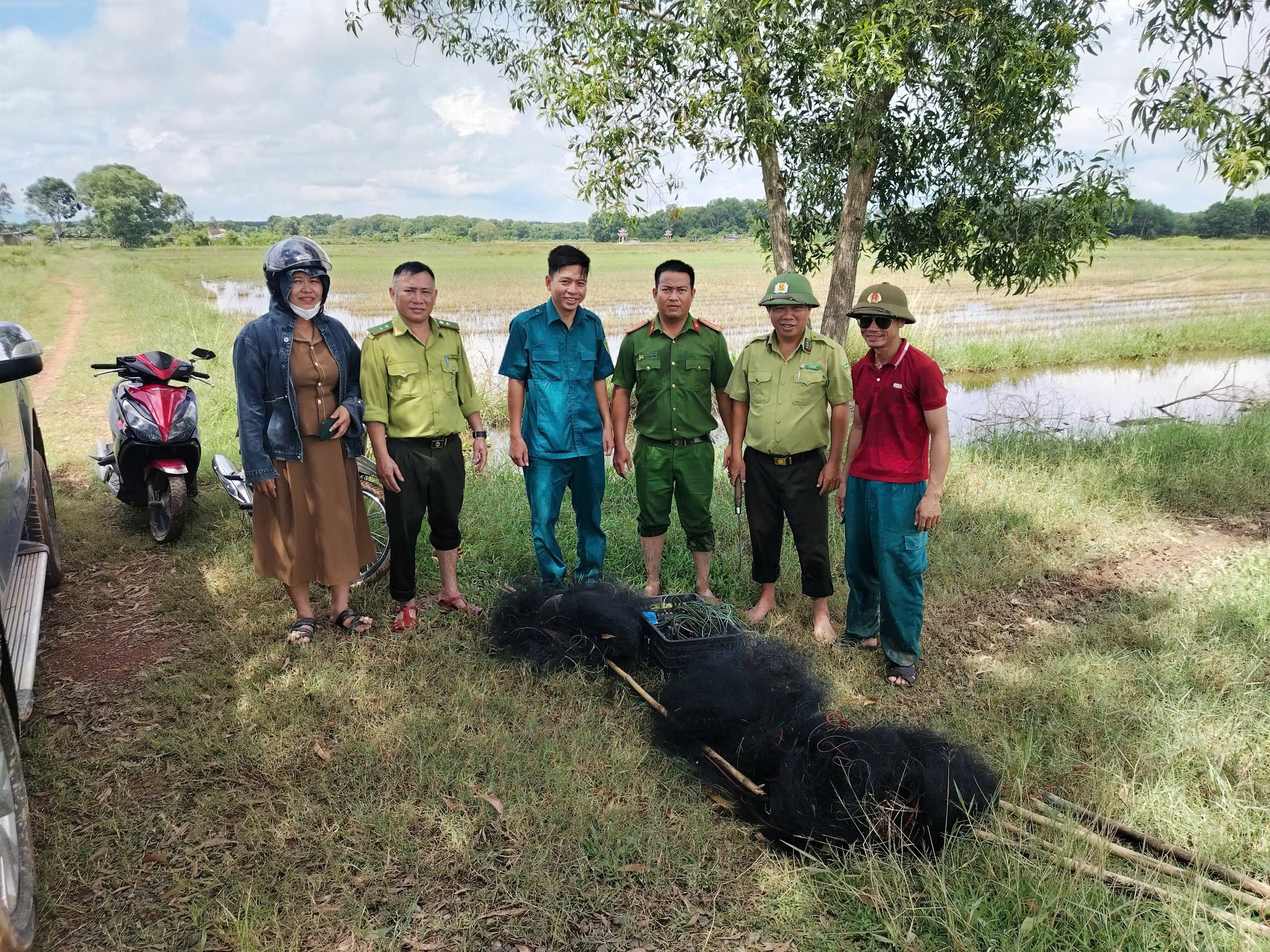 Xoá "ma trận" tận diệt chim trời trên đồng ruộng An Bình - Ảnh 2. Xoá "ma trận" tận diệt chim trời trên đồng ruộng An Bình - Ảnh 2.