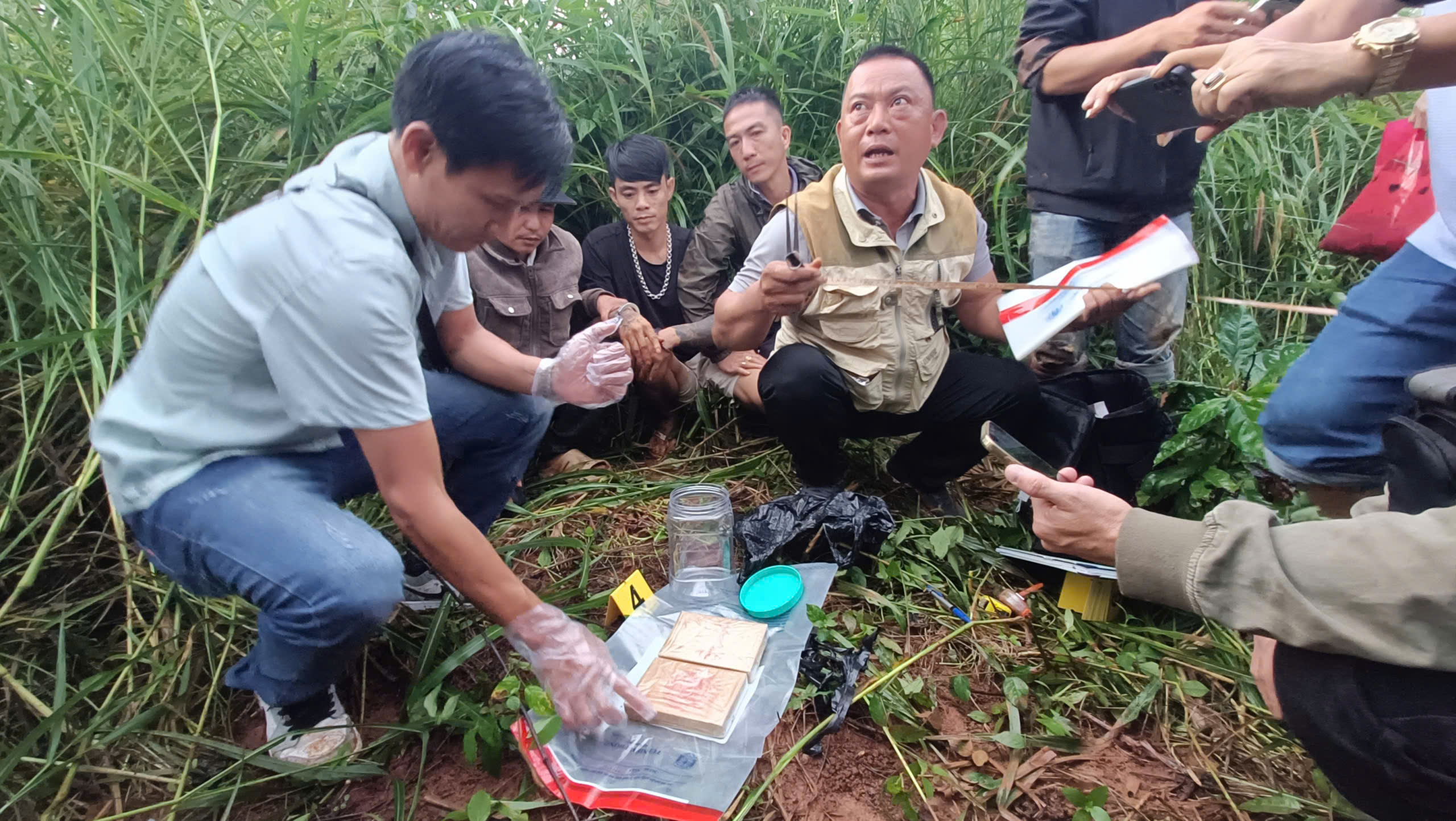 Bắt giữ đối tượng mua bán Heroin 450 triệu đồng tại Đắk Lắk - Ảnh 1. Bắt giữ đối tượng mua bán Heroin 450 triệu đồng tại Đắk Lắk - Ảnh 1.