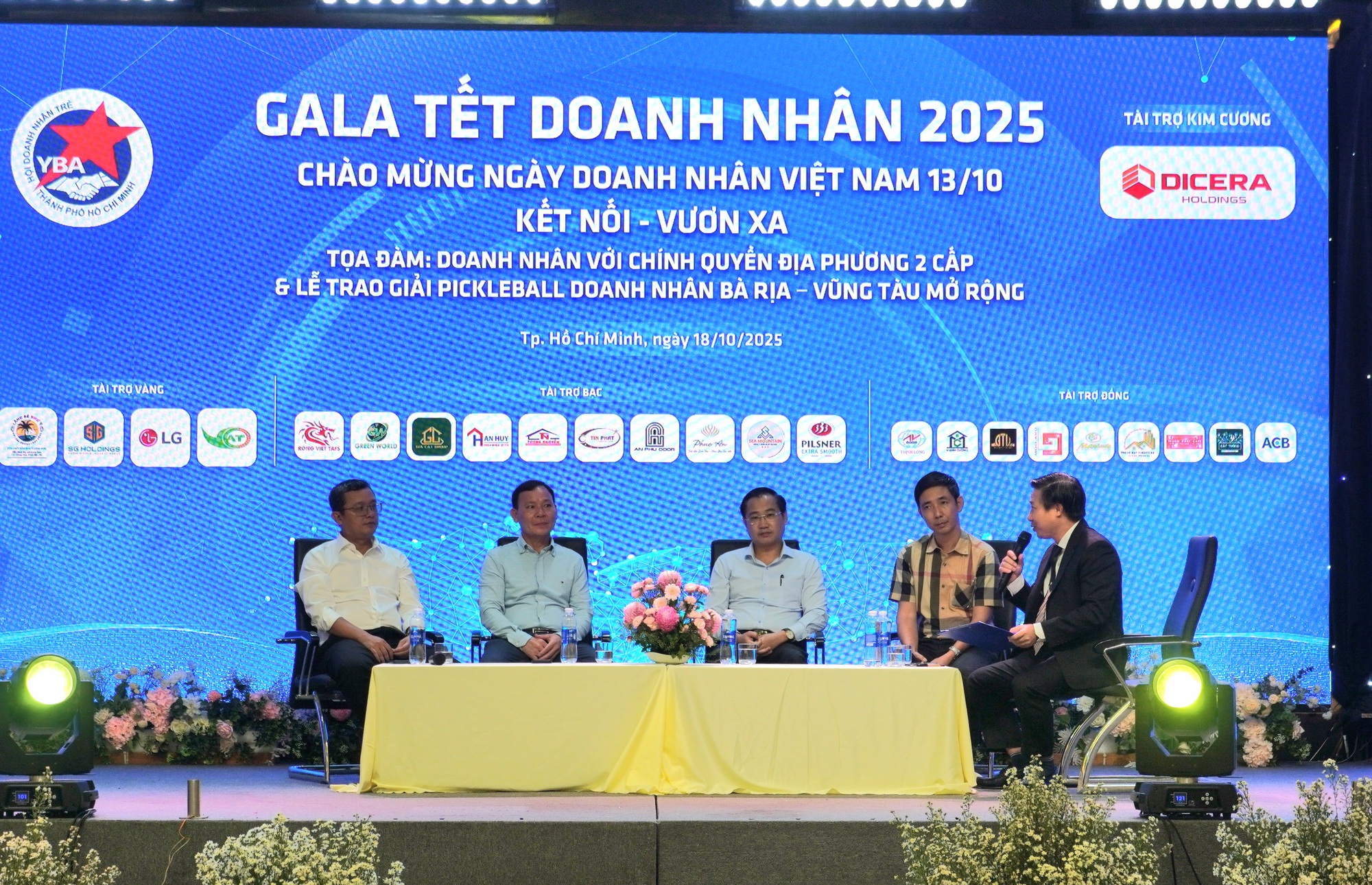 Doanh nhân trẻ TP HCM với chính quyền địa phương 2 cấp - Ảnh 1.