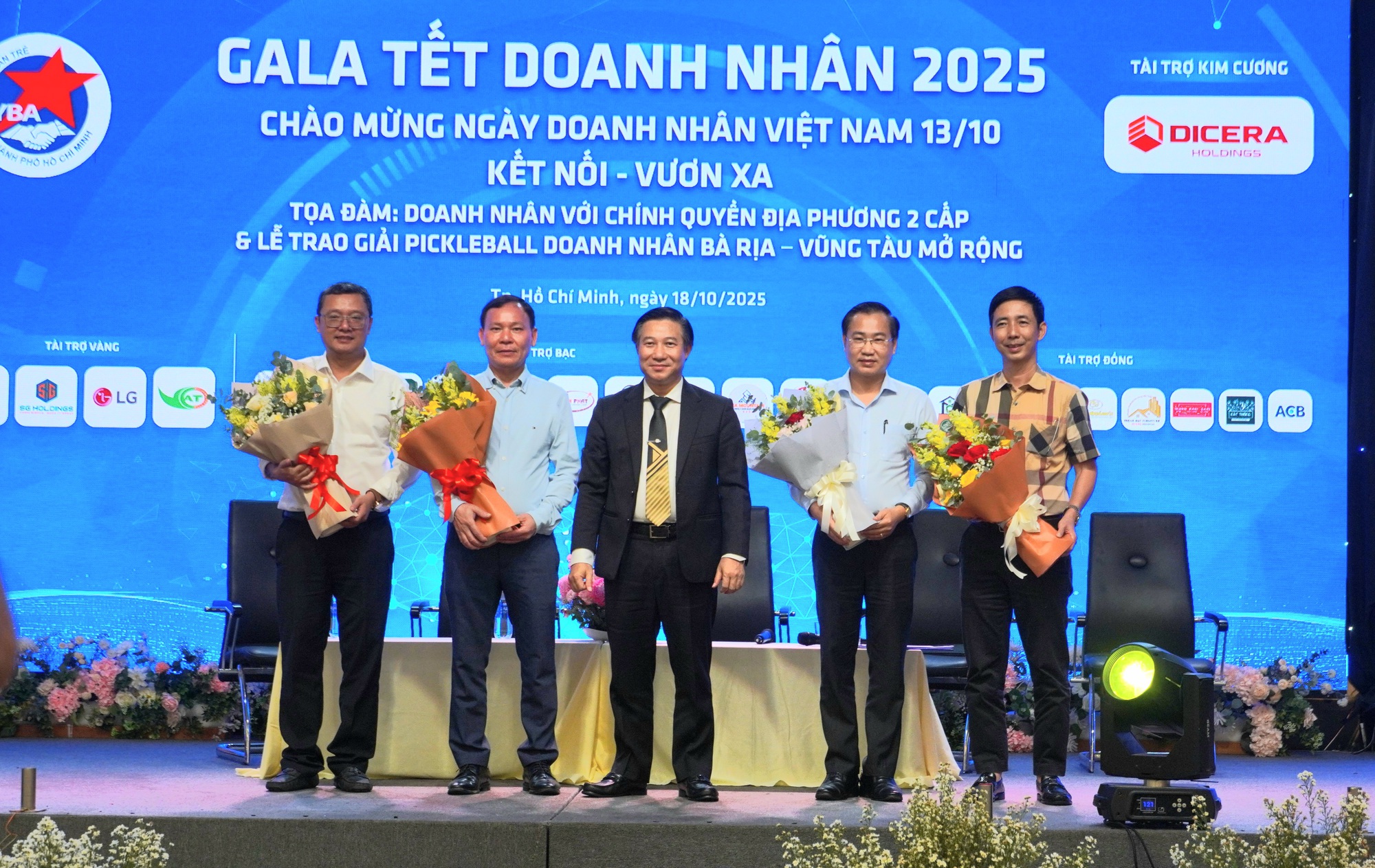 Doanh nhân trẻ TP HCM với chính quyền địa phương 2 cấp - Ảnh 2.