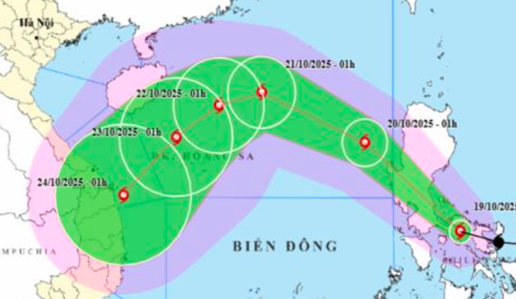 Bão Fengshen giật cấp 10, vào Biển Đông vào chiều tối nay - Ảnh 1.