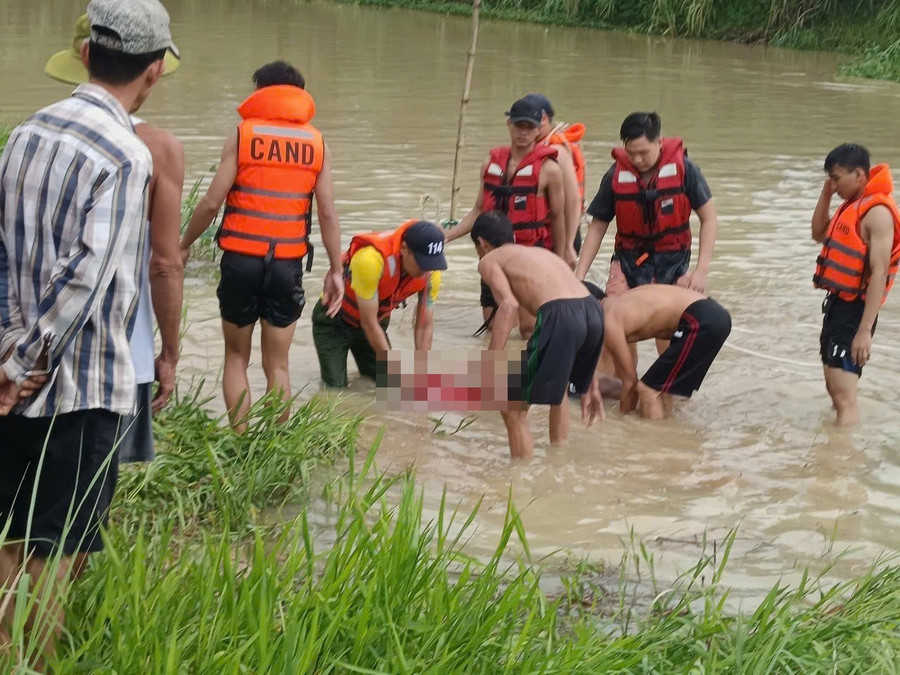 Liều mình bơi qua sông chảy xiết, người đàn ông chăn bò bị đuối nước - Ảnh 1.