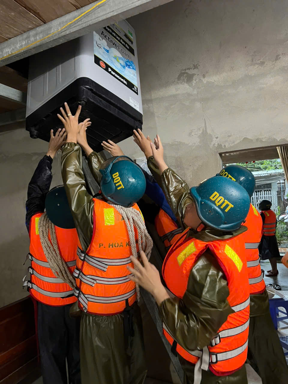 Nguy cơ sạt lở tại nghĩa trang Hòa Sơn Đà Nẵng sau mưa lớn kéo dài - Ảnh 8. Nguy cơ sạt lở tại nghĩa trang Hòa Sơn Đà Nẵng sau mưa lớn kéo dài - Ảnh 8.