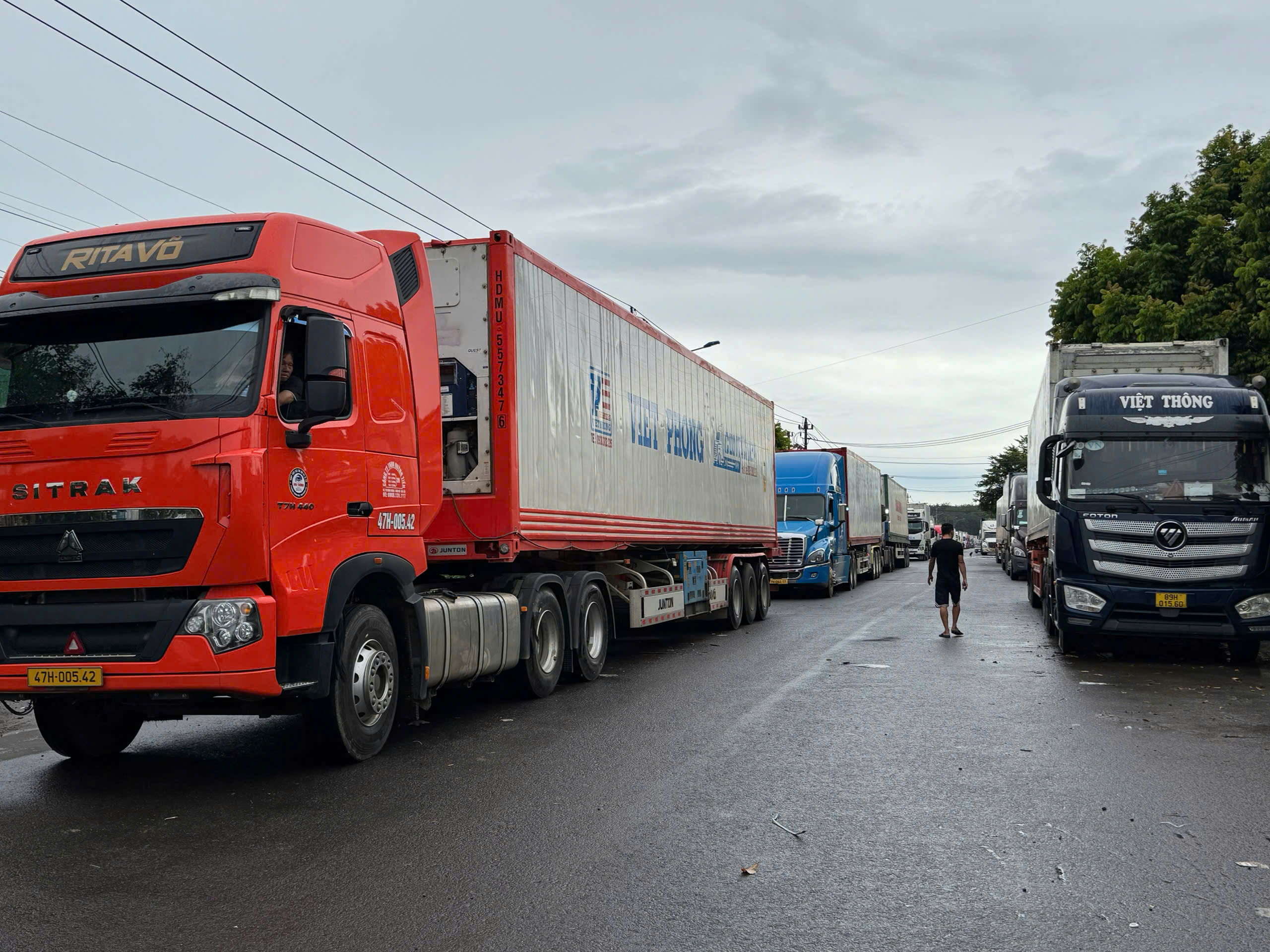 Diễn biến mới về hàng trăm container tại cụm công nghiệp Tân An Đắk Lắk - Ảnh 1. Diễn biến mới về hàng trăm container tại cụm công nghiệp Tân An Đắk Lắk - Ảnh 1.