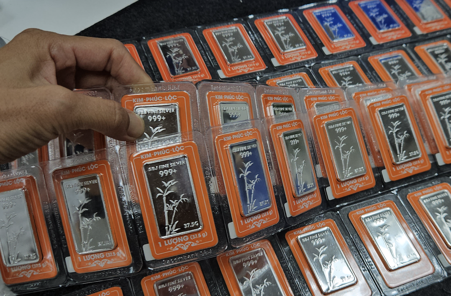 Giá bạc hôm nay 22 - 4: Dự báo giá bạc lên 90 USD / ounce trong bối cảnh kinh tế hiện tại - Ảnh 2.