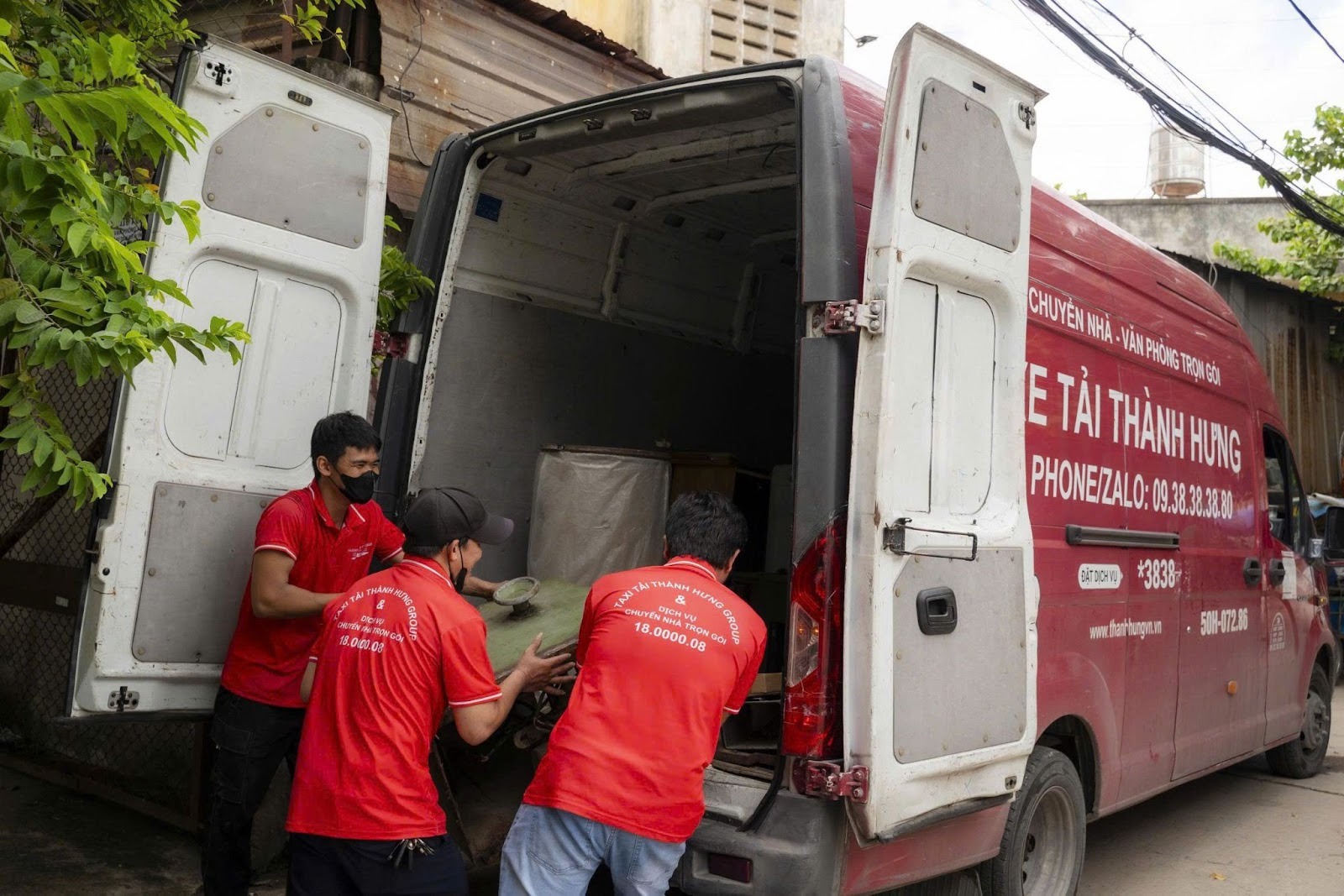 Số điện thoại tổng đài Taxi Tải Thành Hưng chính hãng 1800 0008 tại TPHCM và Hà Nội - Ảnh 1.