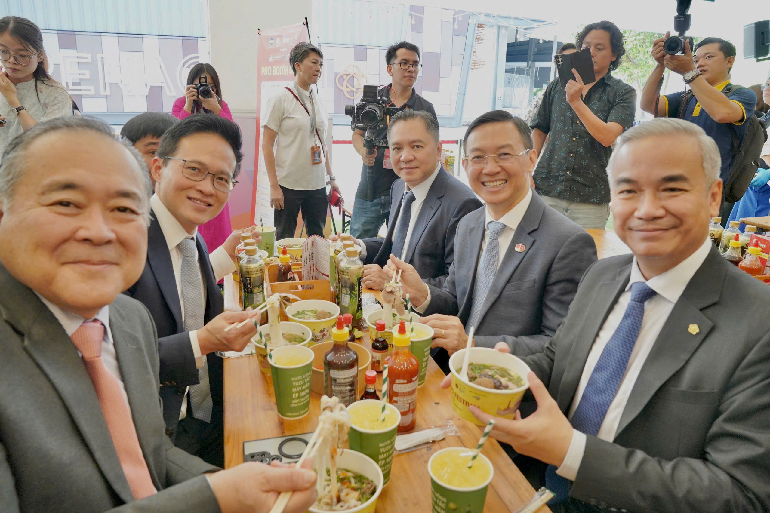 Saigontourist Group phối hợp Báo Tuổi Trẻ đồng tổ chức "Vietnam Phở Festival 2025" tại Singapore - Ảnh 2.