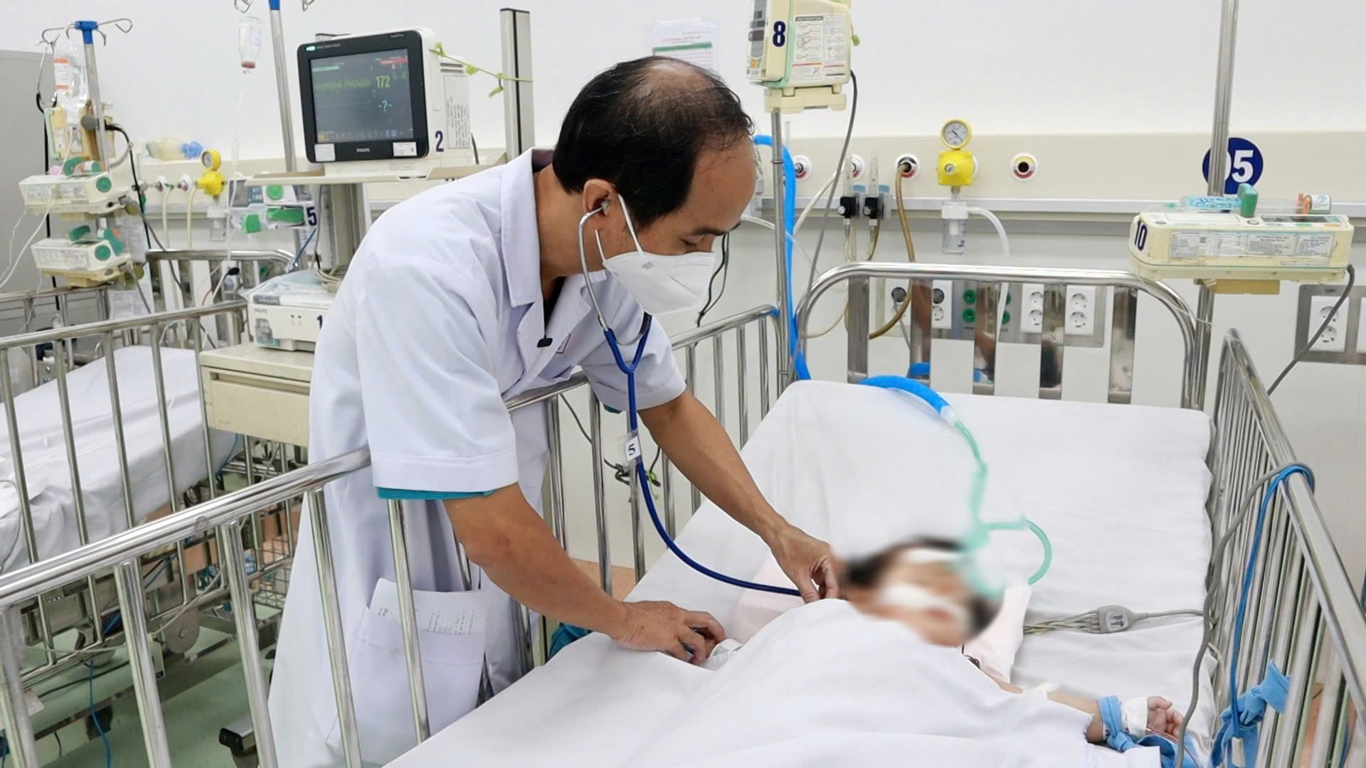 Liên tiếp bệnh nhi suy đa cơ quan vì căn bệnh thường gặp vào mùa mưa - Ảnh 1.