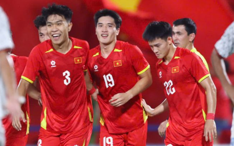 Vadim Nguyễn tạo ấn tượng trong lần đầu lên tuyển U23 Việt Nam - Ảnh 3.