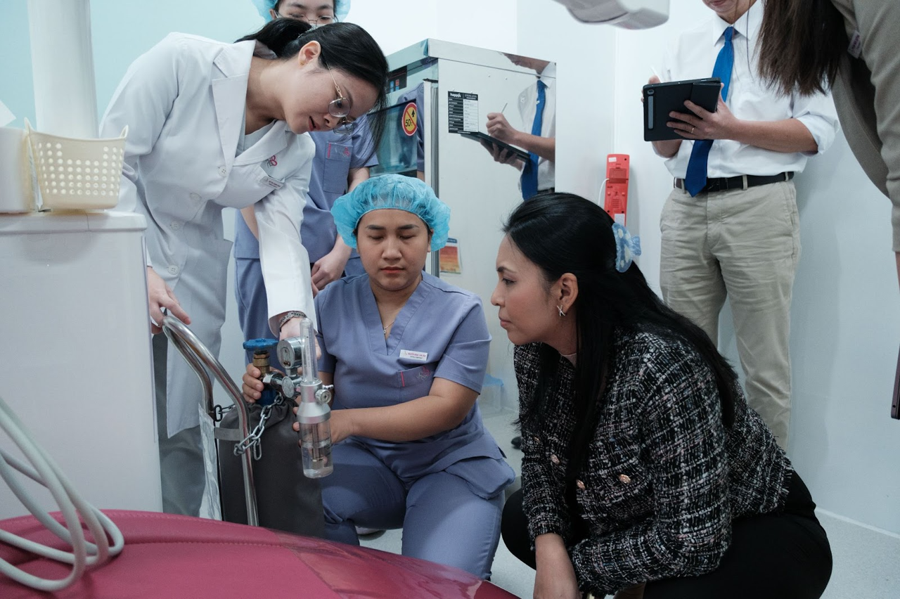 Nha khoa đầu tiên tại Việt Nam đạt chứng nhận quốc tế AACI (Hoa Kỳ) - Ảnh 2.