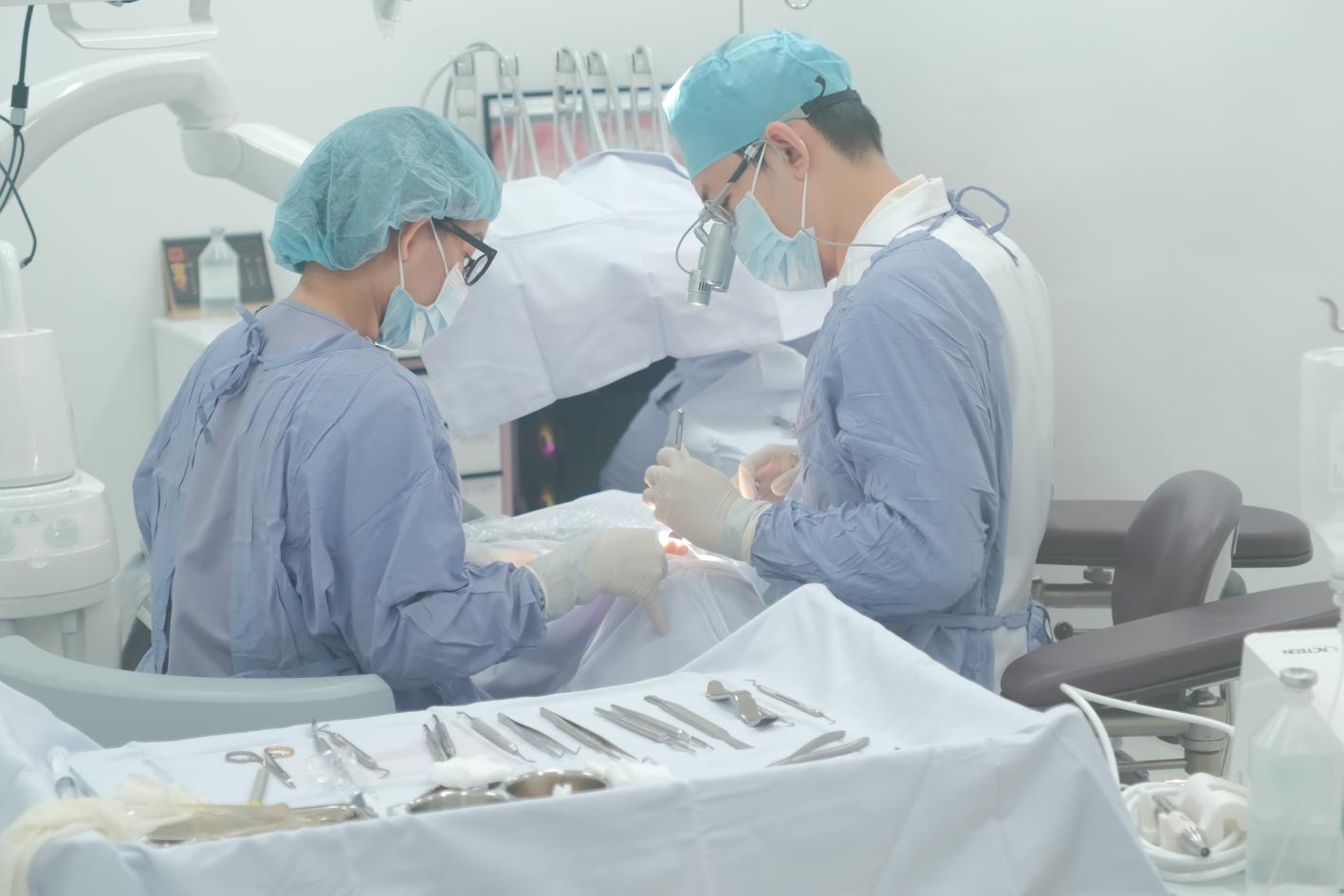 Nha khoa đầu tiên tại Việt Nam đạt chứng nhận quốc tế AACI (Hoa Kỳ) - Ảnh 3.