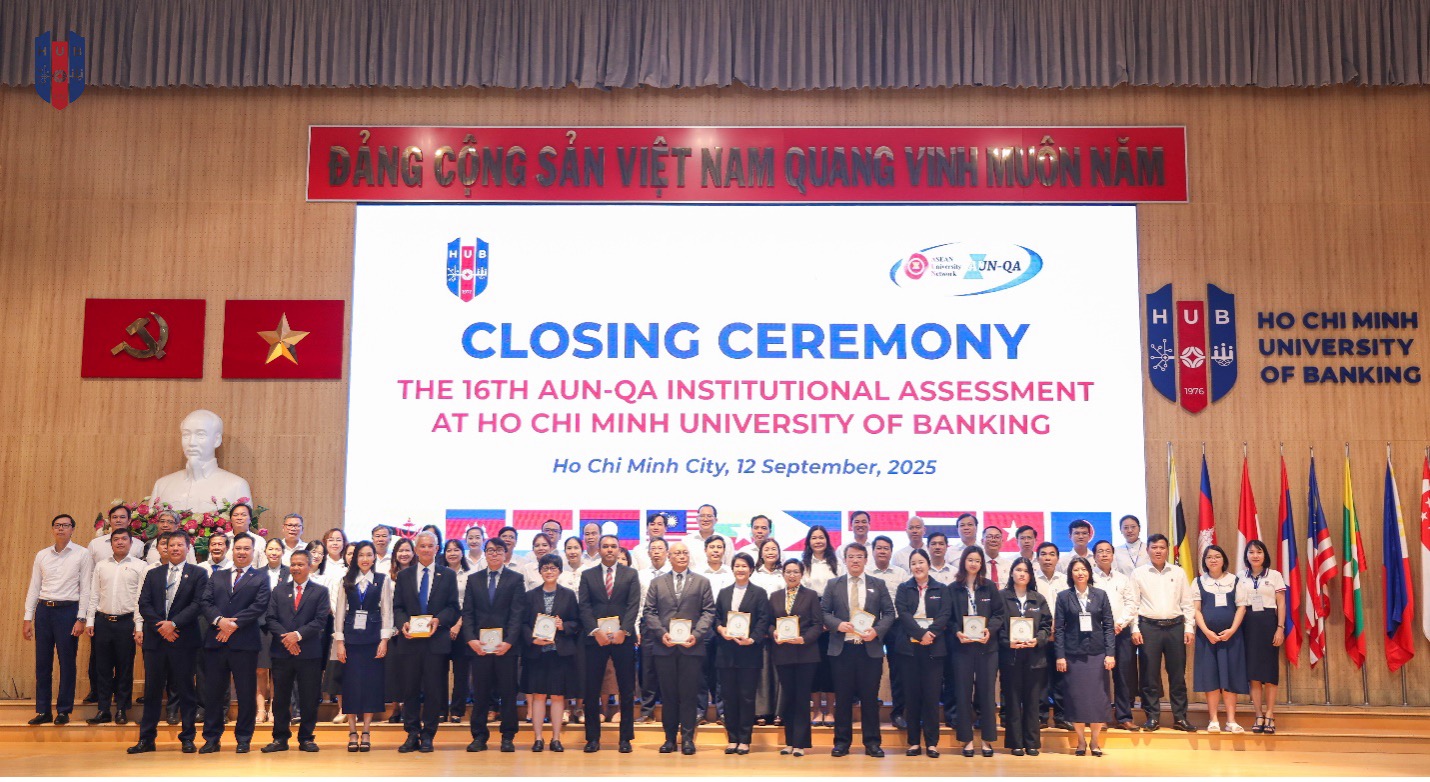 វប្បធម៌គុណភាពនៅសាកលវិទ្យាល័យធនាគារនៃទីក្រុងហូជីមិញ៖ ពីការប្តេជ្ញាចិត្តចំពោះសកម្មភាព - រូបថត ២. Văn hoá chất lượng tại Trường ĐH Ngân hàng TP HCM: Từ cam kết đến hành động- Ảnh 2.