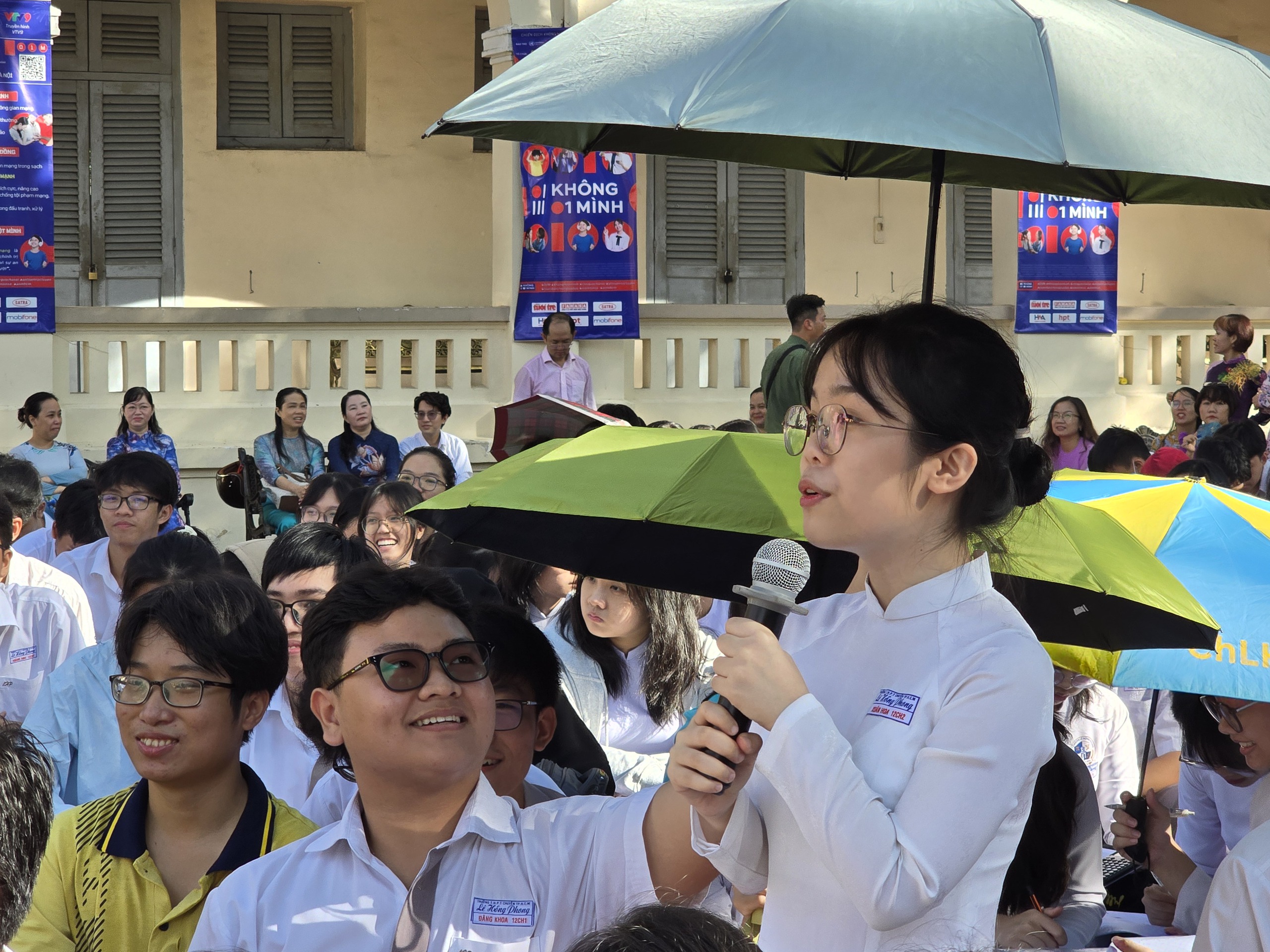 Công an TP HCM khởi động chiến dịch "Không một mình" tại Trường THPT Chuyên Lê Hồng Phong - Ảnh 3.