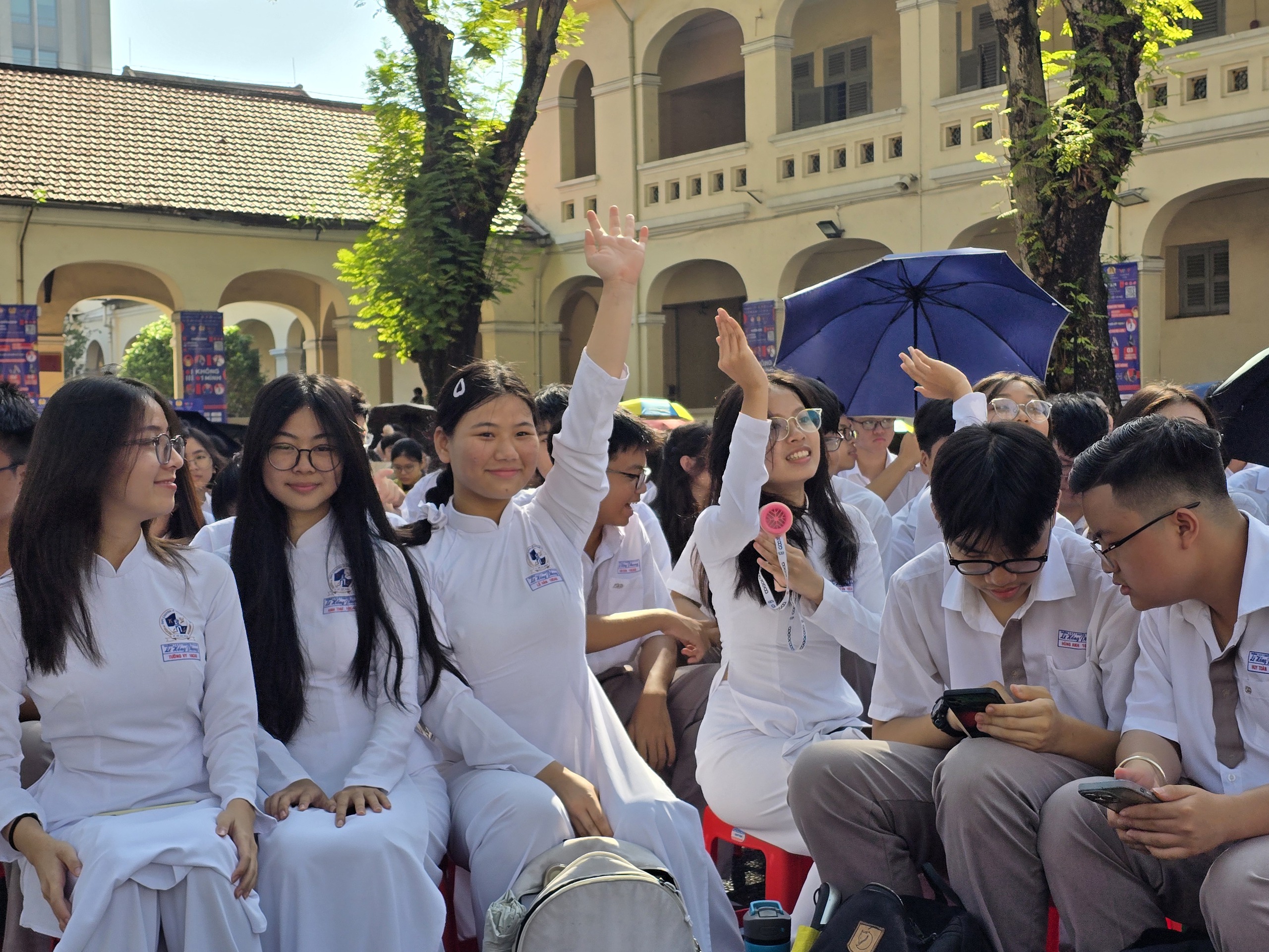 Công an TP HCM khởi động chiến dịch "Không một mình" tại Trường THPT Chuyên Lê Hồng Phong - Ảnh 5.