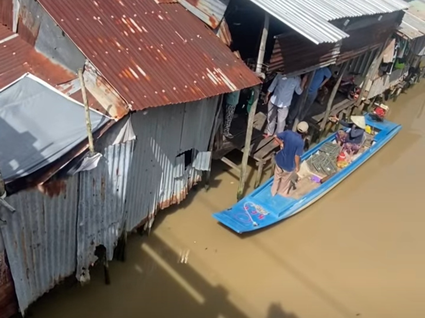 Bé trai 4 tháng tuổi nghi rơi xuống sông mất tích khi đang ngủ ở An Giang - Ảnh 3.