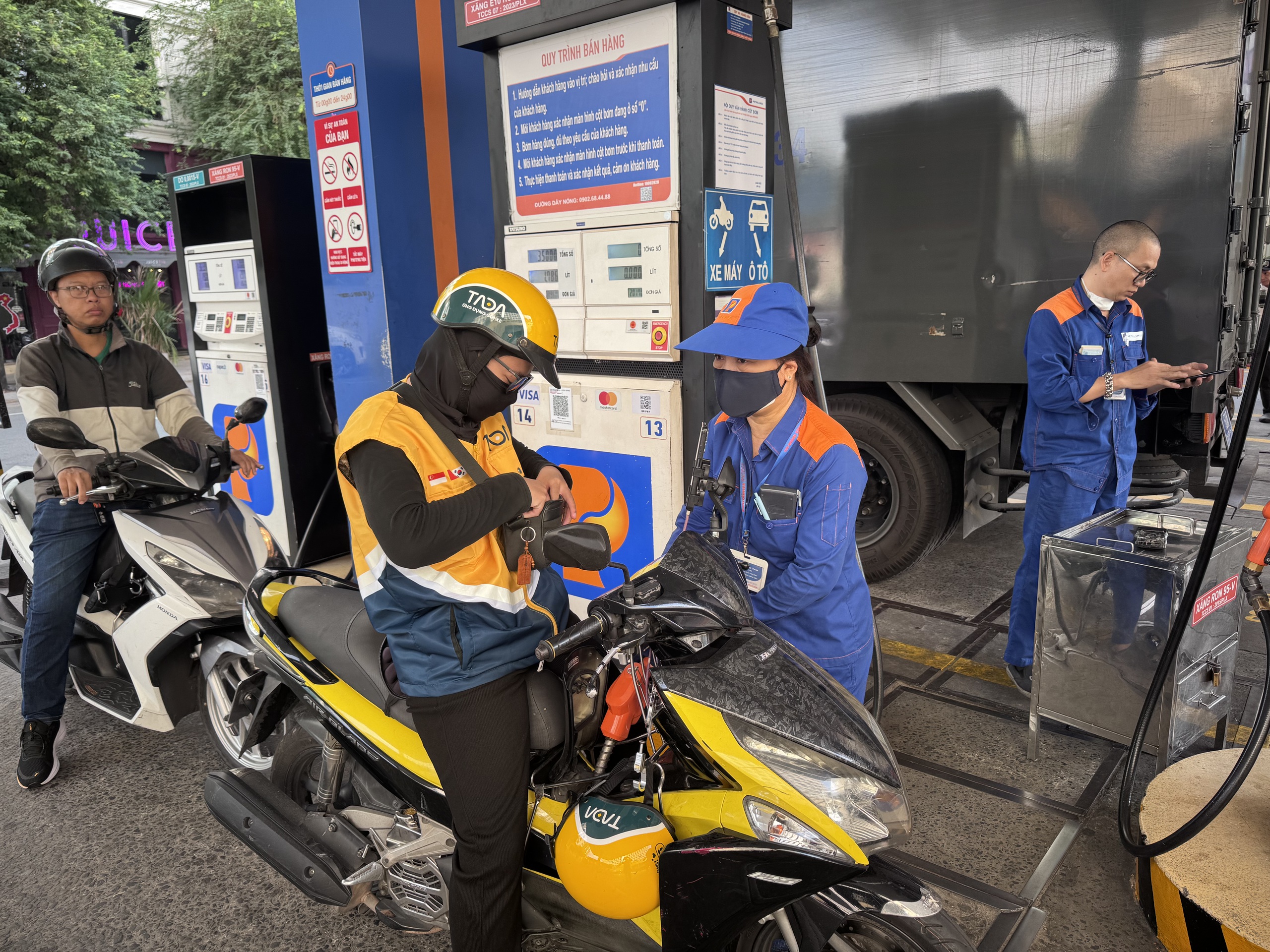 Ứng dụng gọi xe giá rẻ gây áp lực lên Grab và Be tại TP HCM - Ảnh 1. Ứng dụng gọi xe giá rẻ gây áp lực lên Grab và Be tại TP HCM - Ảnh 1.
