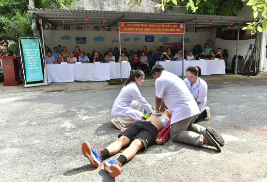 Cứu người là trên hết, trước hết! - Ảnh 1. Cứu người là trên hết, trước hết! - Ảnh 1.