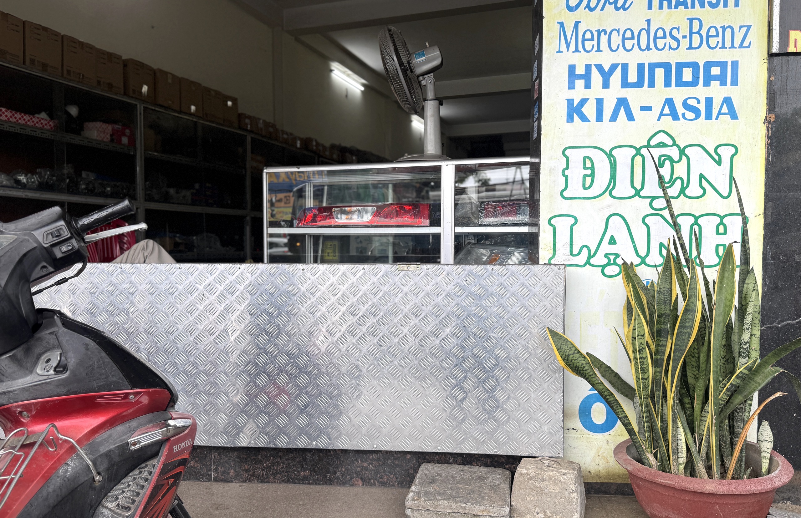 Đà Nẵng khẩn trương ứng phó bão số 12 Fengshen và mưa lớn sắp tới - Ảnh 5. Đà Nẵng khẩn trương ứng phó bão số 12 Fengshen và mưa lớn sắp tới - Ảnh 5.