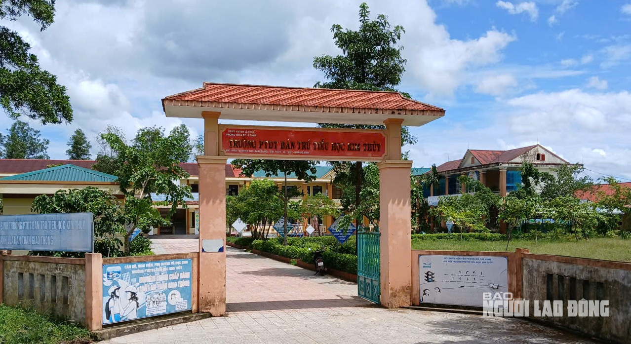 Lý do nữ phó hiệu trưởng Đỗ Thị Hồng Huế chưa trở lại trường dù hết 15 ngày tạm đình chỉ công tác - Ảnh 1.