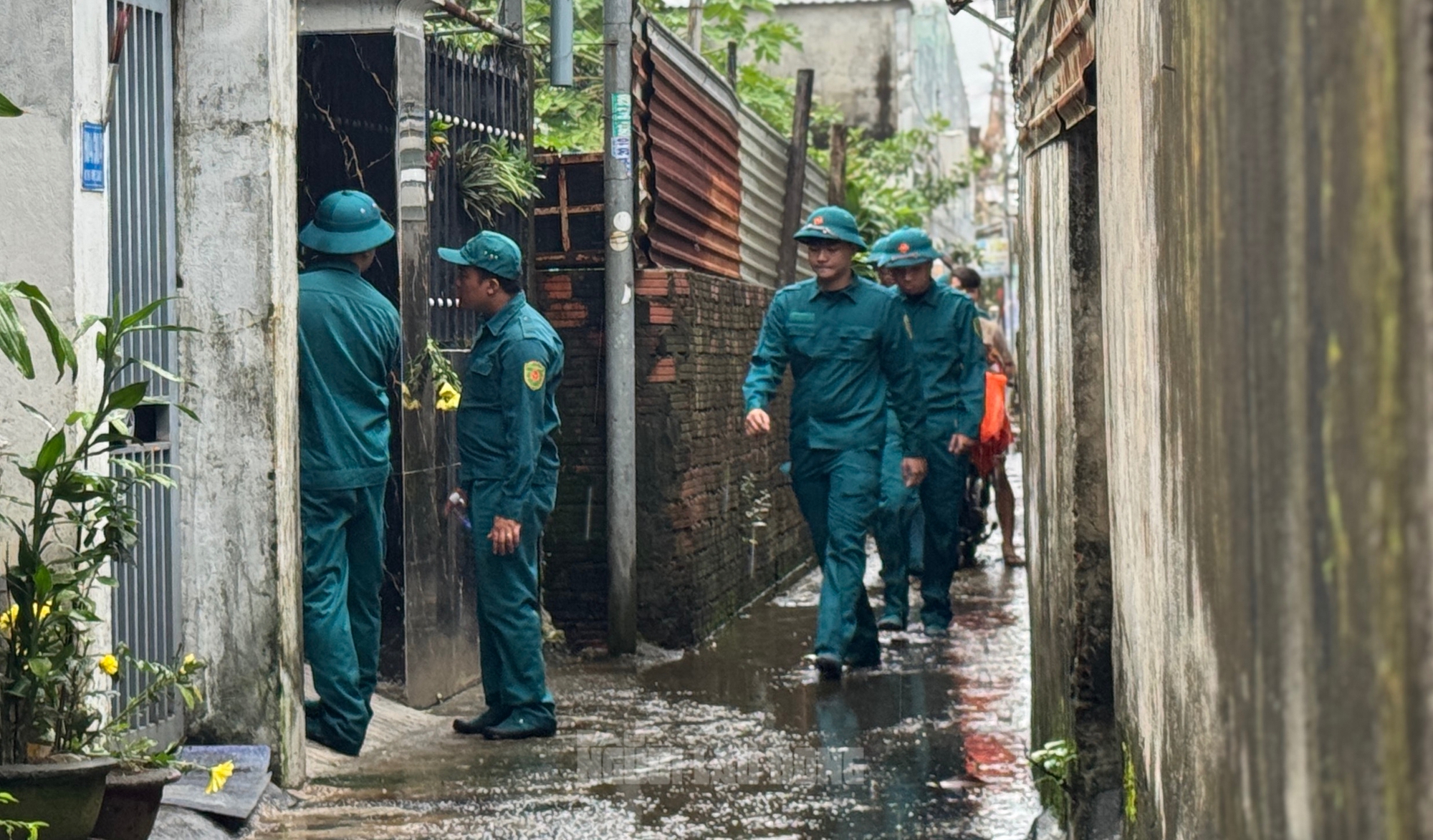 Khẩn trương ứng phó bão số 12 và mưa lớn ở Mẹ Suốt , Đà Nẵng - Ảnh 2. Khẩn trương ứng phó bão số 12 và mưa lớn ở Mẹ Suốt , Đà Nẵng - Ảnh 2.