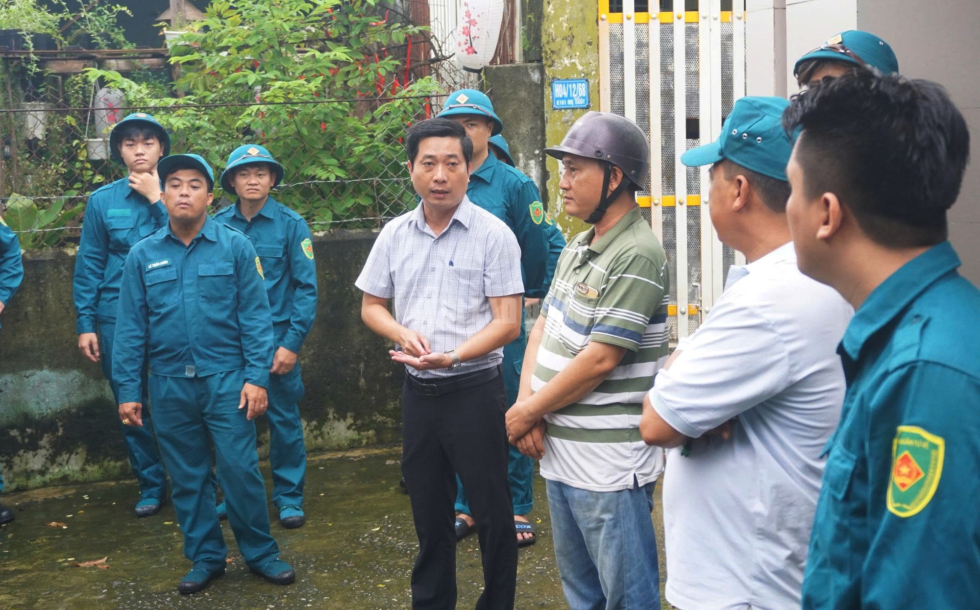 Khẩn trương ứng phó bão số 12 và mưa lớn ở Mẹ Suốt , Đà Nẵng - Ảnh 6. Khẩn trương ứng phó bão số 12 và mưa lớn ở Mẹ Suốt , Đà Nẵng - Ảnh 6.