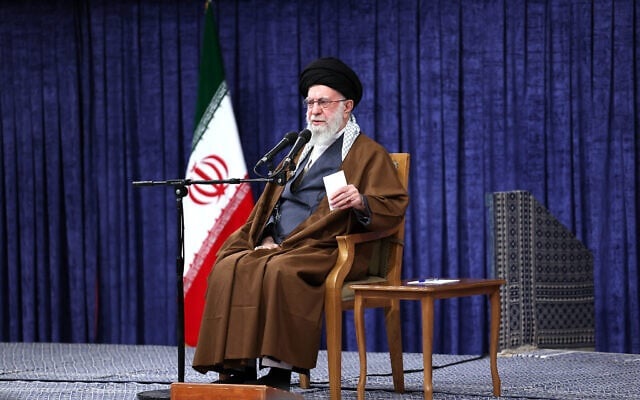 Lãnh tụ tối cao Iran thách thức tổng thống Mỹ - Ảnh 1. Lãnh tụ tối cao Iran thách thức tổng thống Mỹ - Ảnh 1.