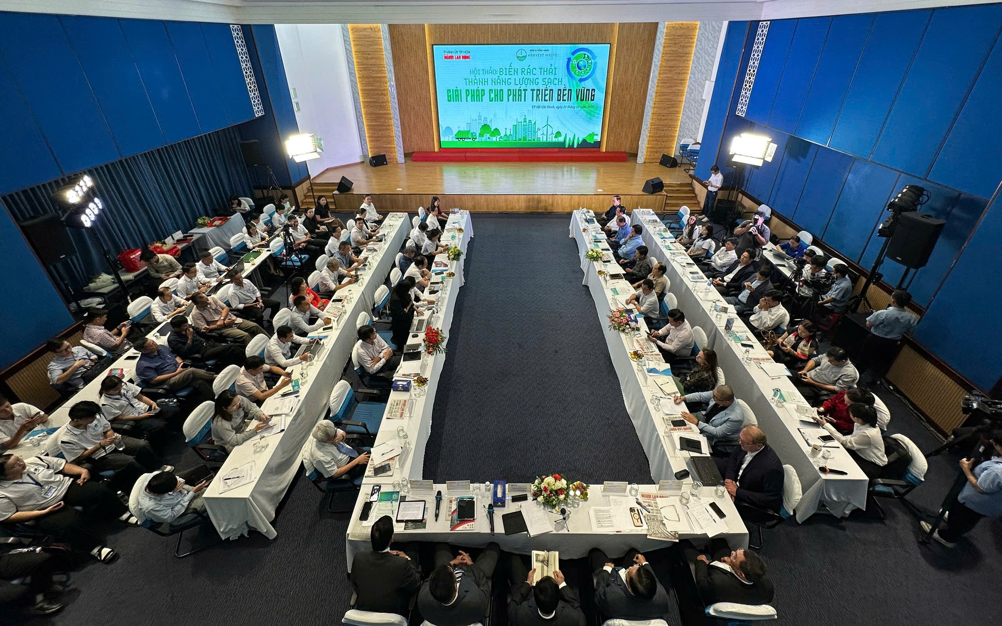 TPHCM: Cấp bách quy hoạch lại hệ thống trạm trung chuyển rác thải - Ảnh 2.