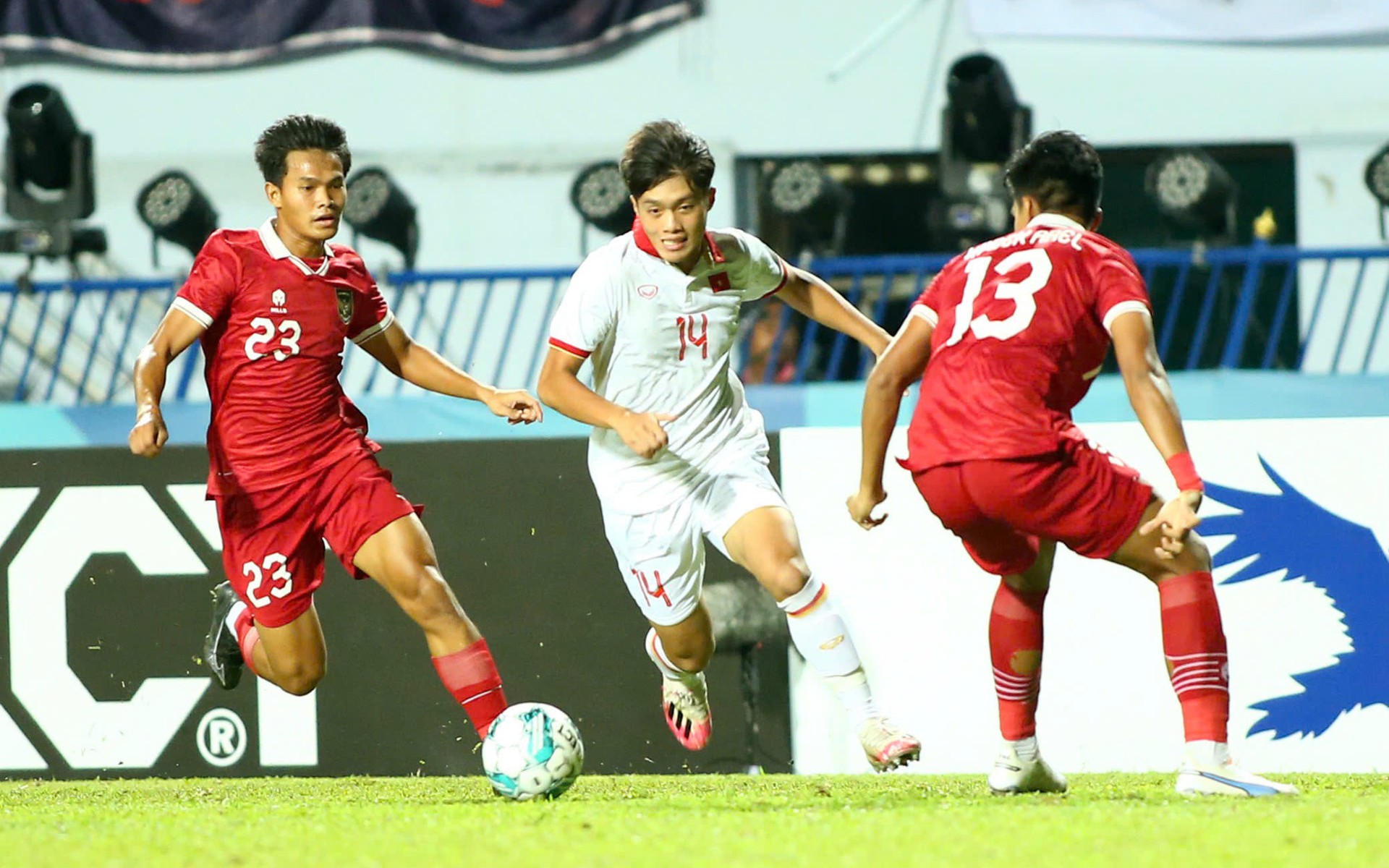 Diện mạo khác lạ của U22 Việt Nam - Ảnh 3.