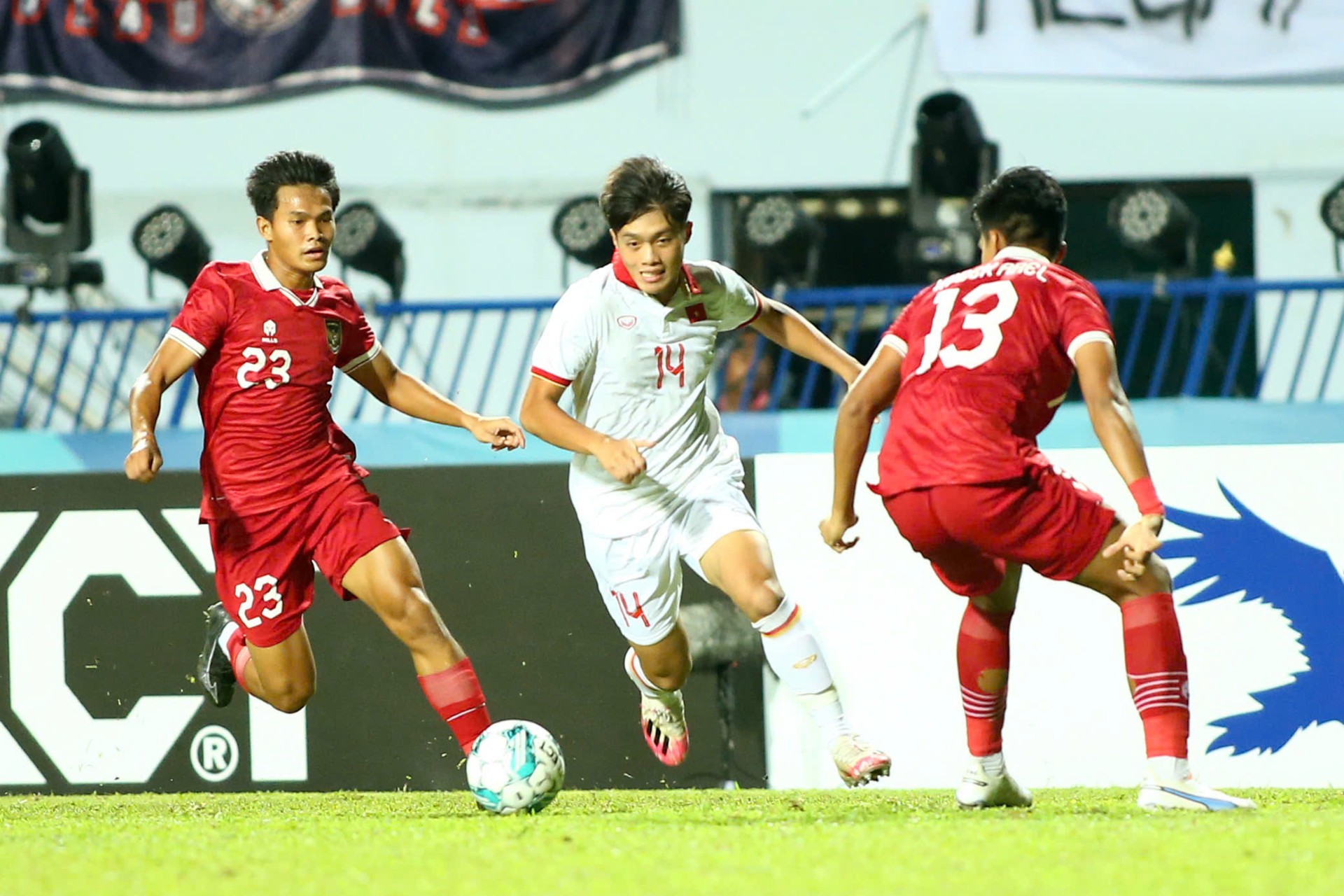 Mài giũa hàng công U22 Việt Nam - Ảnh 2.