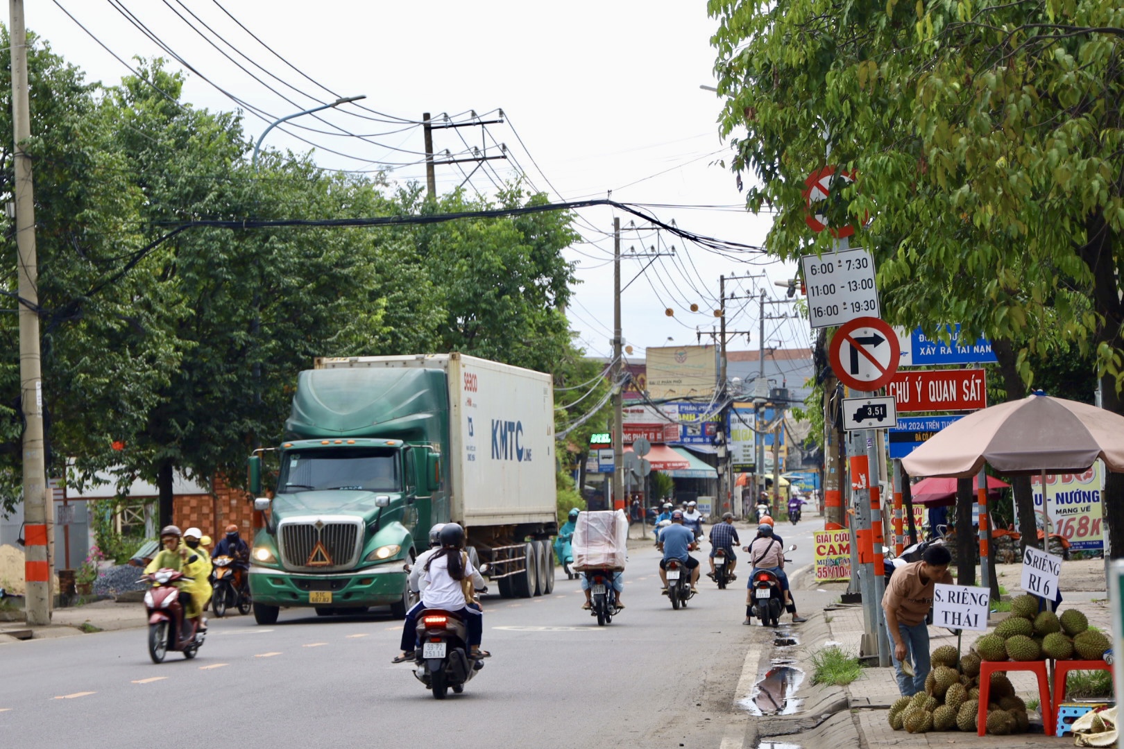 TP HCM, mở rộng đường, điểm đen tai nạn, đường Nguyễn Duy Trinh  - Ảnh 1.
