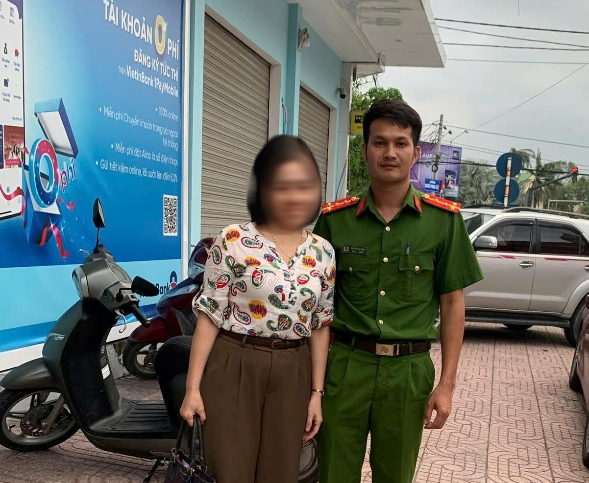 Đại úy công an trả lại 500 triệu đồng cho người phụ nữ chuyển khoản nhầm - Ảnh 1.
