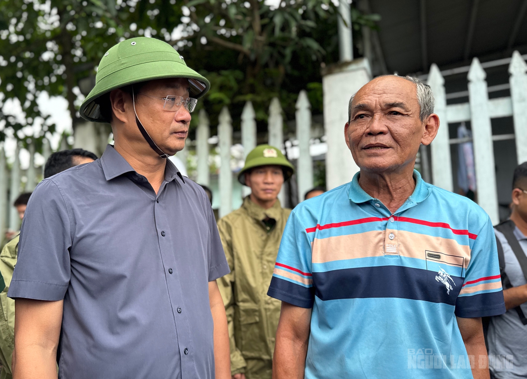 Bí thư Thành ủy Đà Nẵng Lê Ngọc Quang thị sát "rốn lũ" Mẹ Suốt - Ảnh 3. Bí thư Thành ủy Đà Nẵng Lê Ngọc Quang thị sát "rốn lũ" Mẹ Suốt - Ảnh 3.