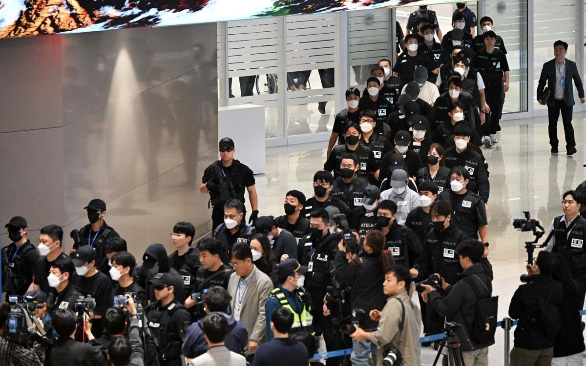 Hàn Quốc: Xe tải đâm vào chợ, nhiều người thương vong - Ảnh 2.