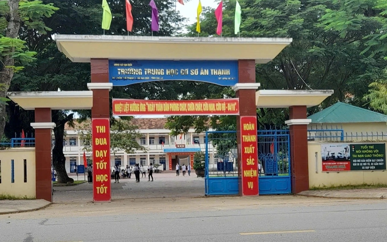 Nói thẳng: Giáo dục không thể bắt đầu từ mệnh lệnh “ra sân quét rác” - Ảnh 2.