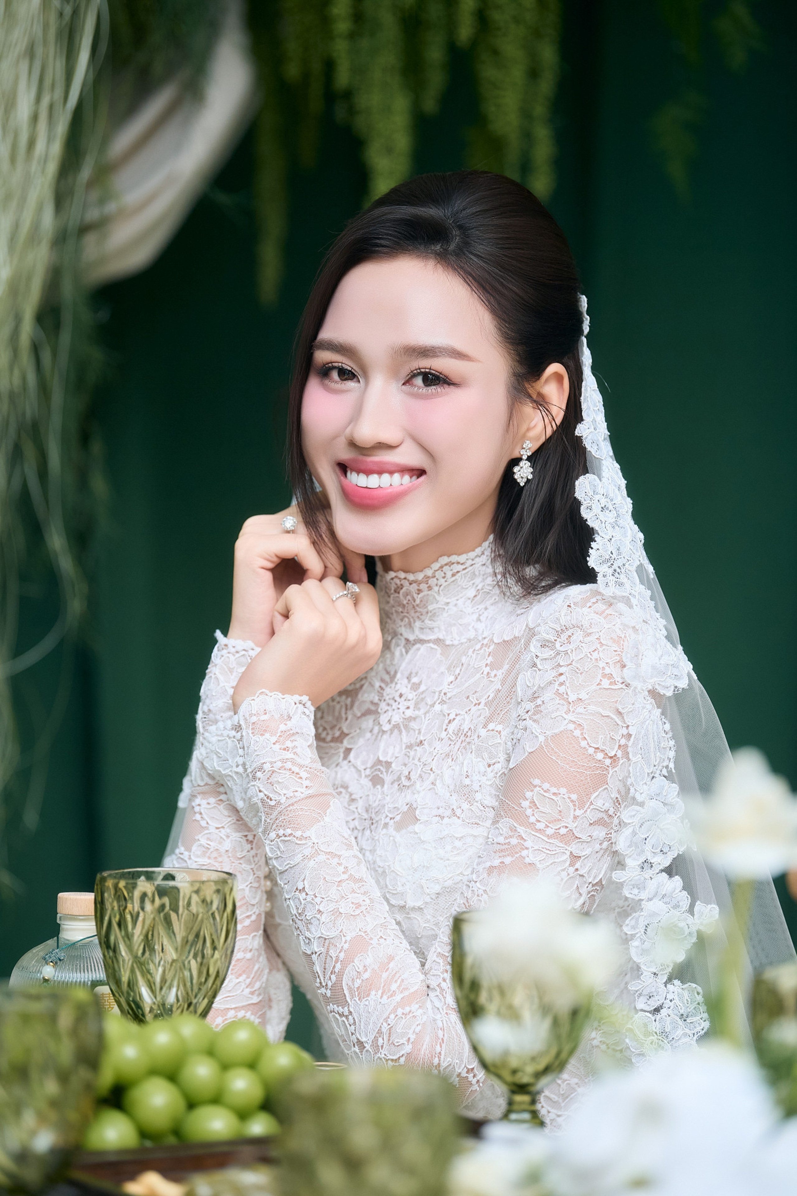 Hoa hậu Đỗ Thị Hà lên xe hoa với "thiếu gia" Tập đoàn Sơn Hải - Ảnh 4.