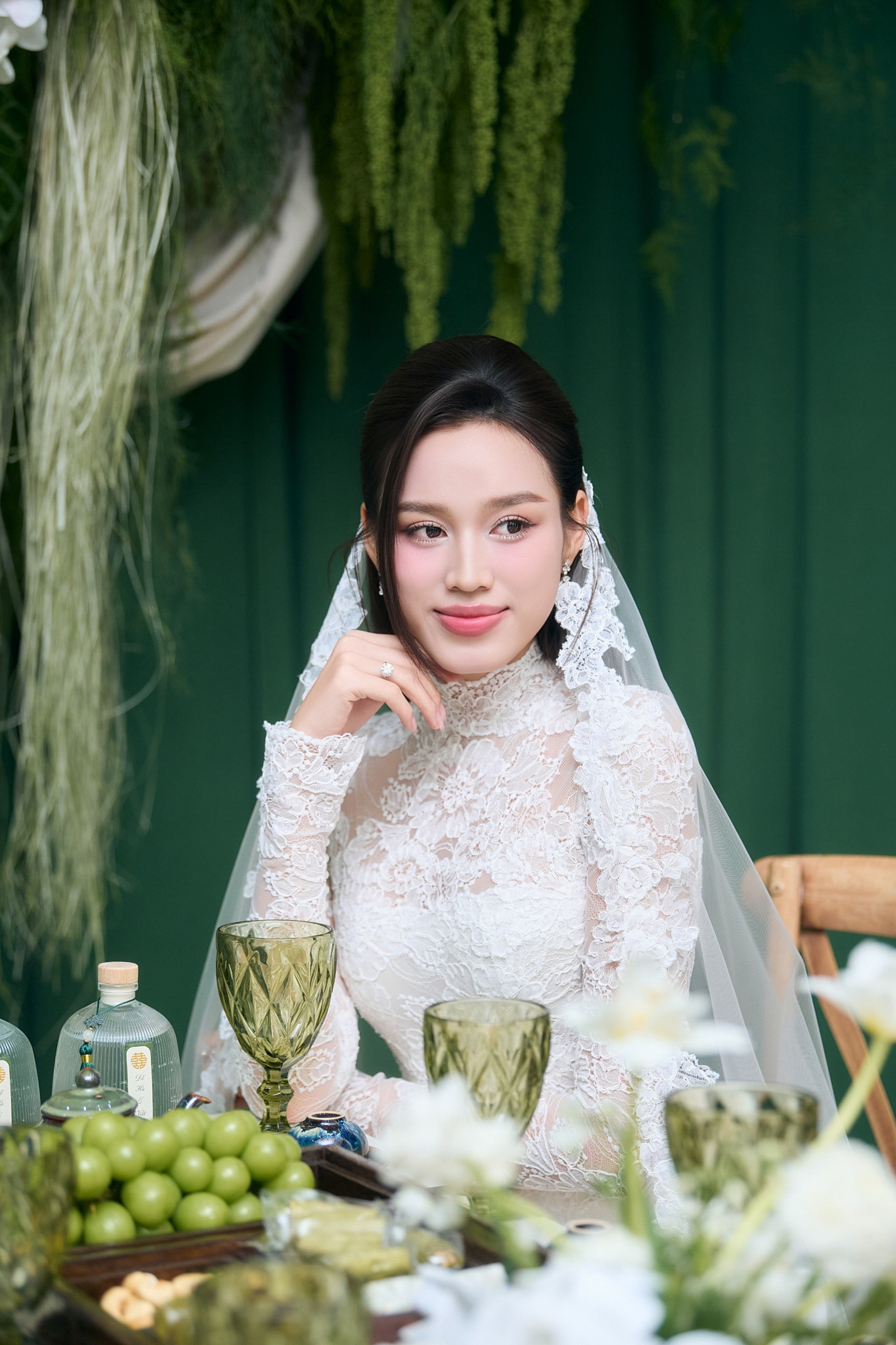 Hoa hậu Đỗ Thị Hà lên xe hoa với "thiếu gia" Tập đoàn Sơn Hải - Ảnh 2.