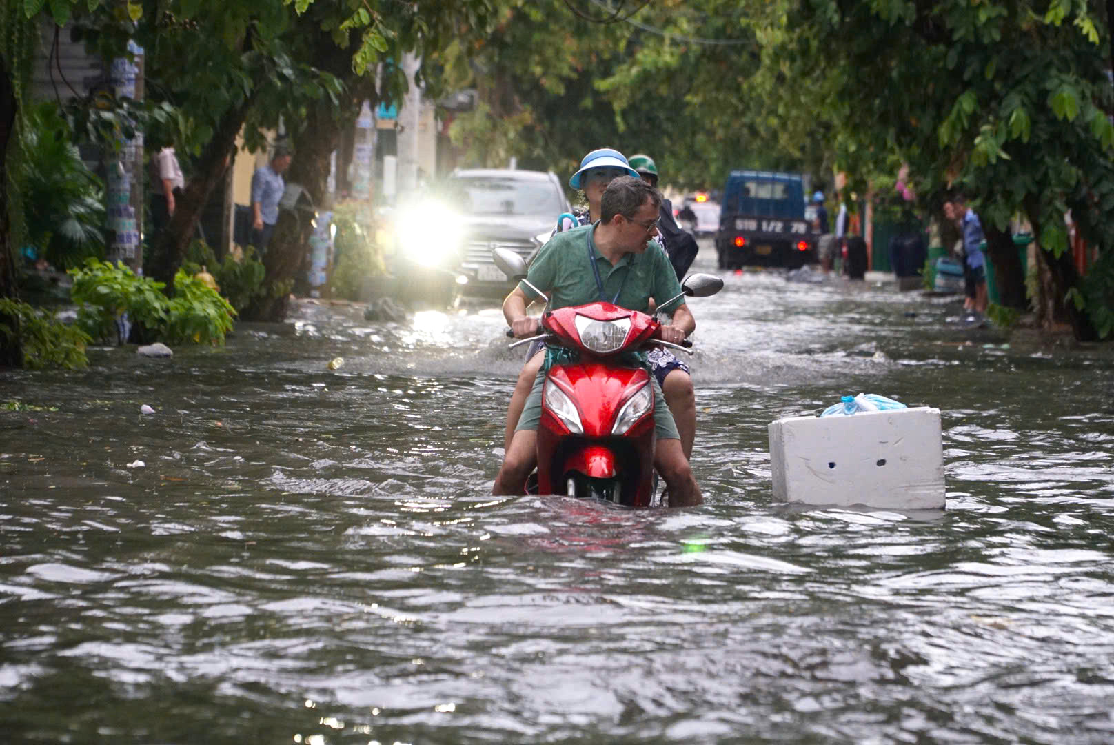 TP HCM: Khẩn trương phòng ngừa sự cố rò rỉ điện mùa mưa, ngập nước - Ảnh 1.